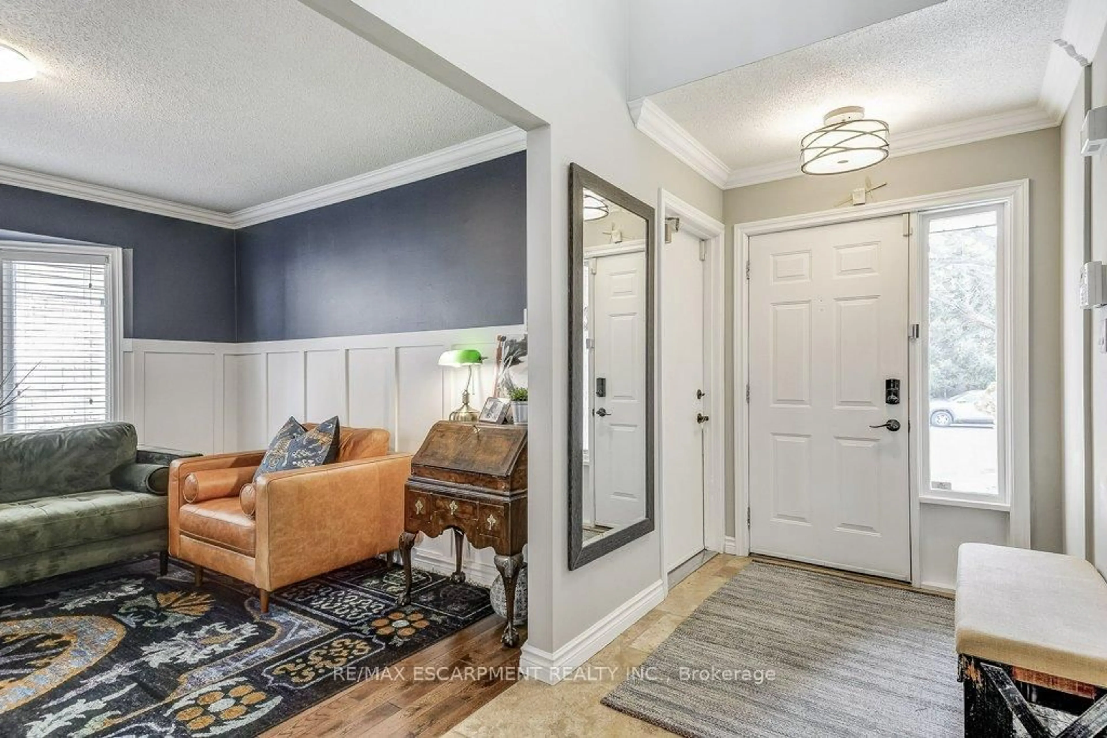 Indoor entryway for 149 Charterhouse Cres, Hamilton Ontario L9G 4M6