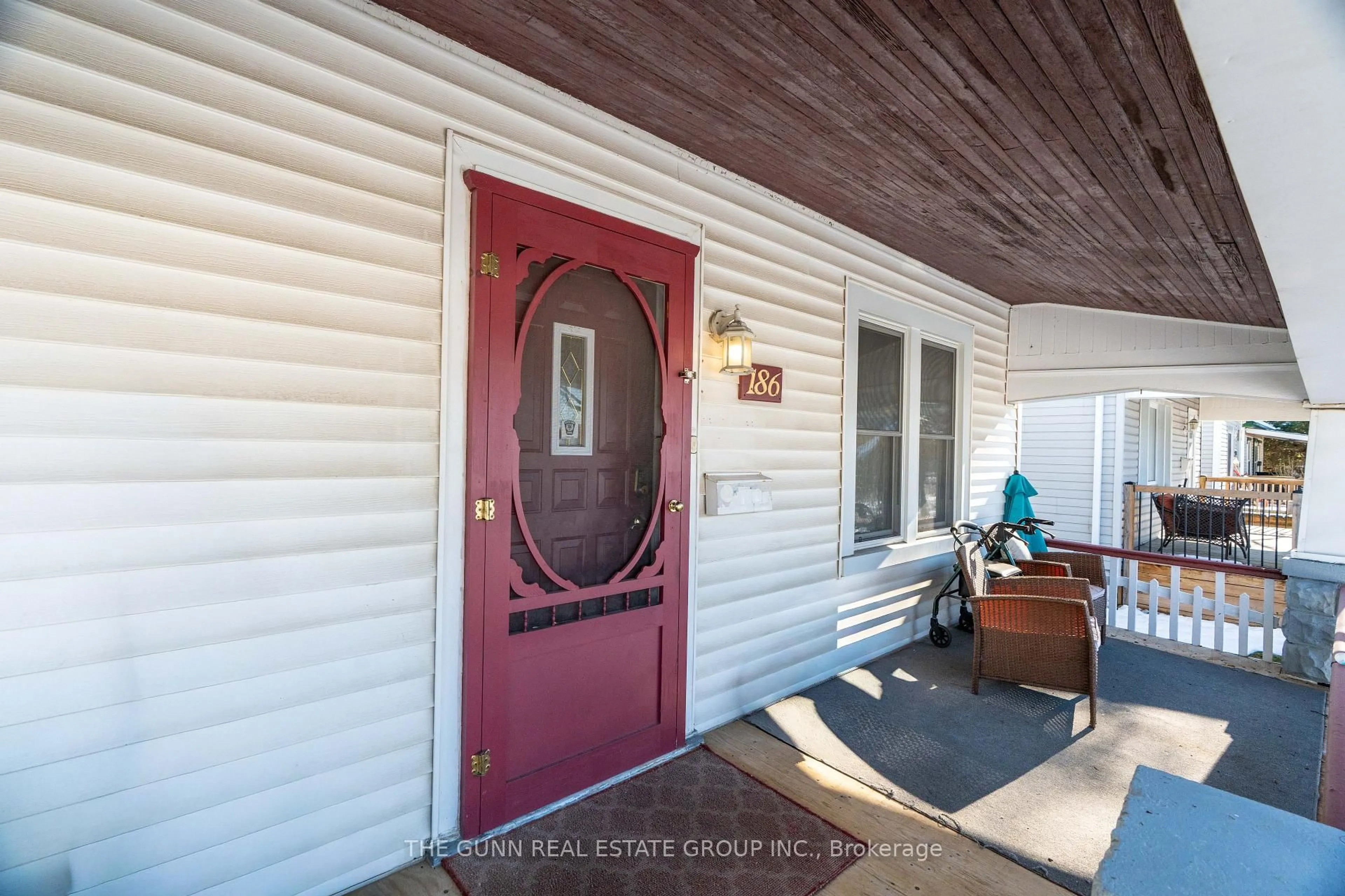 Indoor entryway for 186 East St, London East Ontario N5Z 2R9