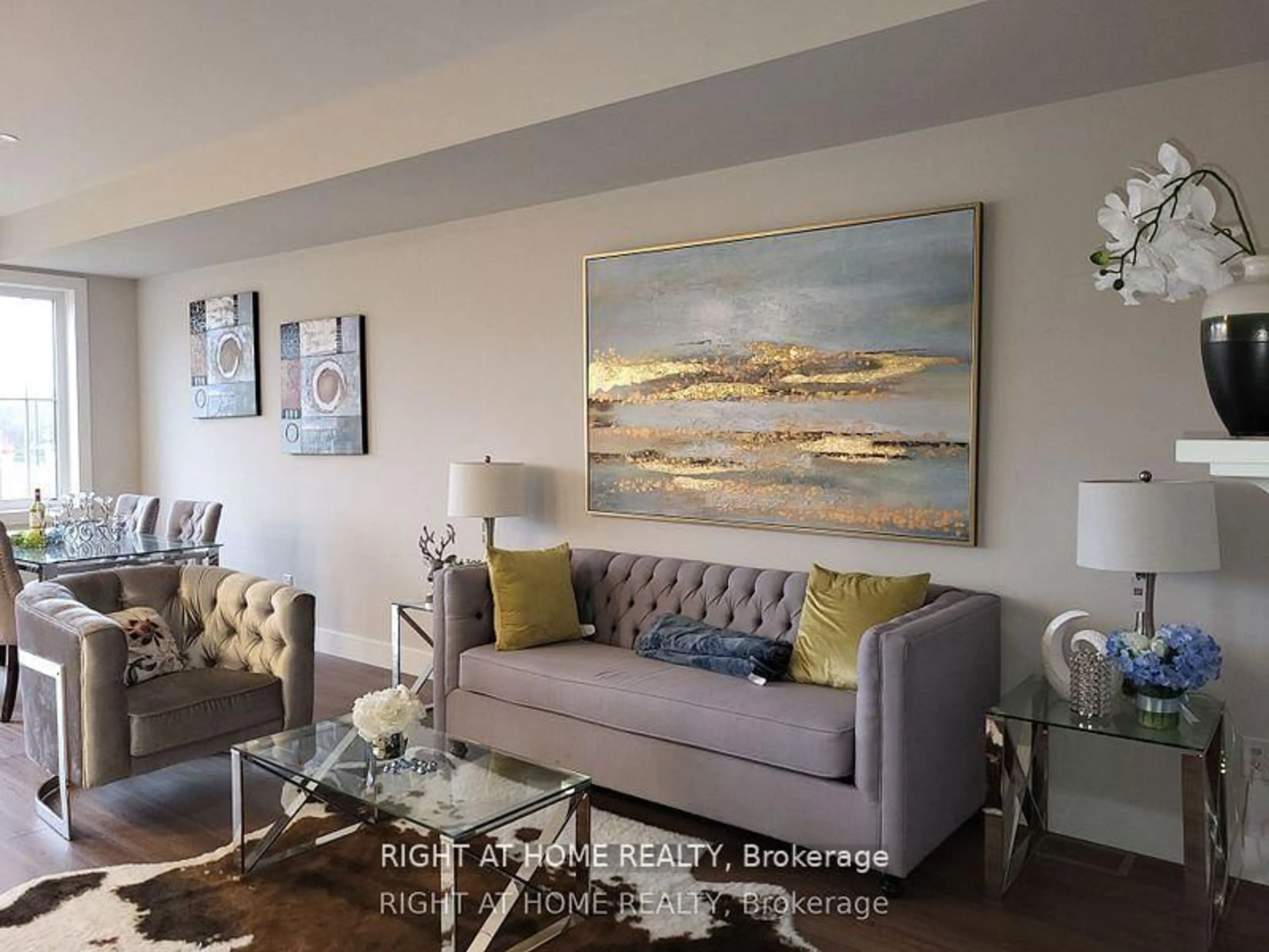 Living room with furniture, unknown for 140 Black Willow Cres, Blue Mountains Ontario L9Y 4E4