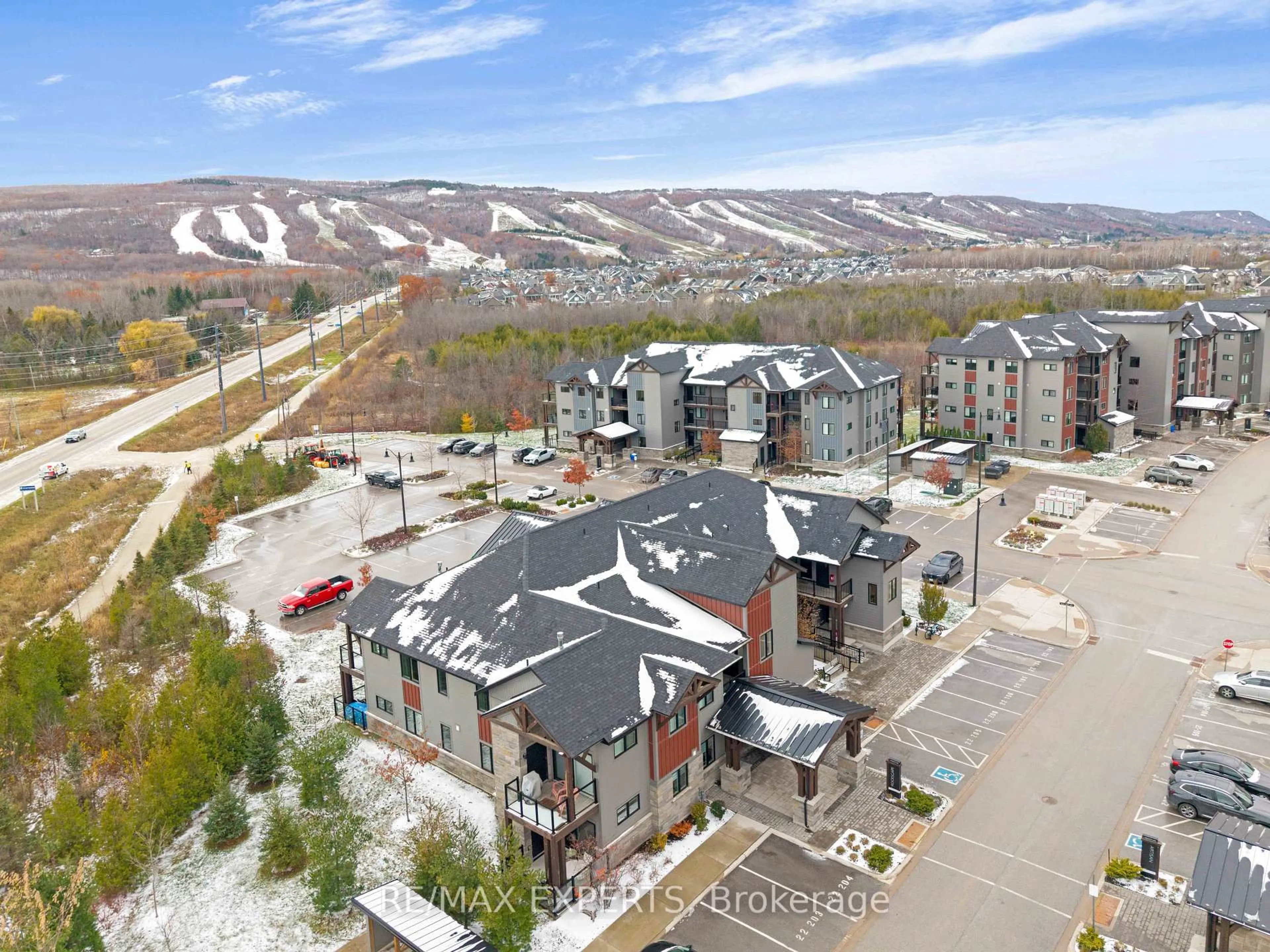 A pic from outside/outdoor area/front of a property/back of a property/a pic from drone, mountain view for 22 Beckwith Lane #101, Blue Mountains Ontario L9Y 3B6