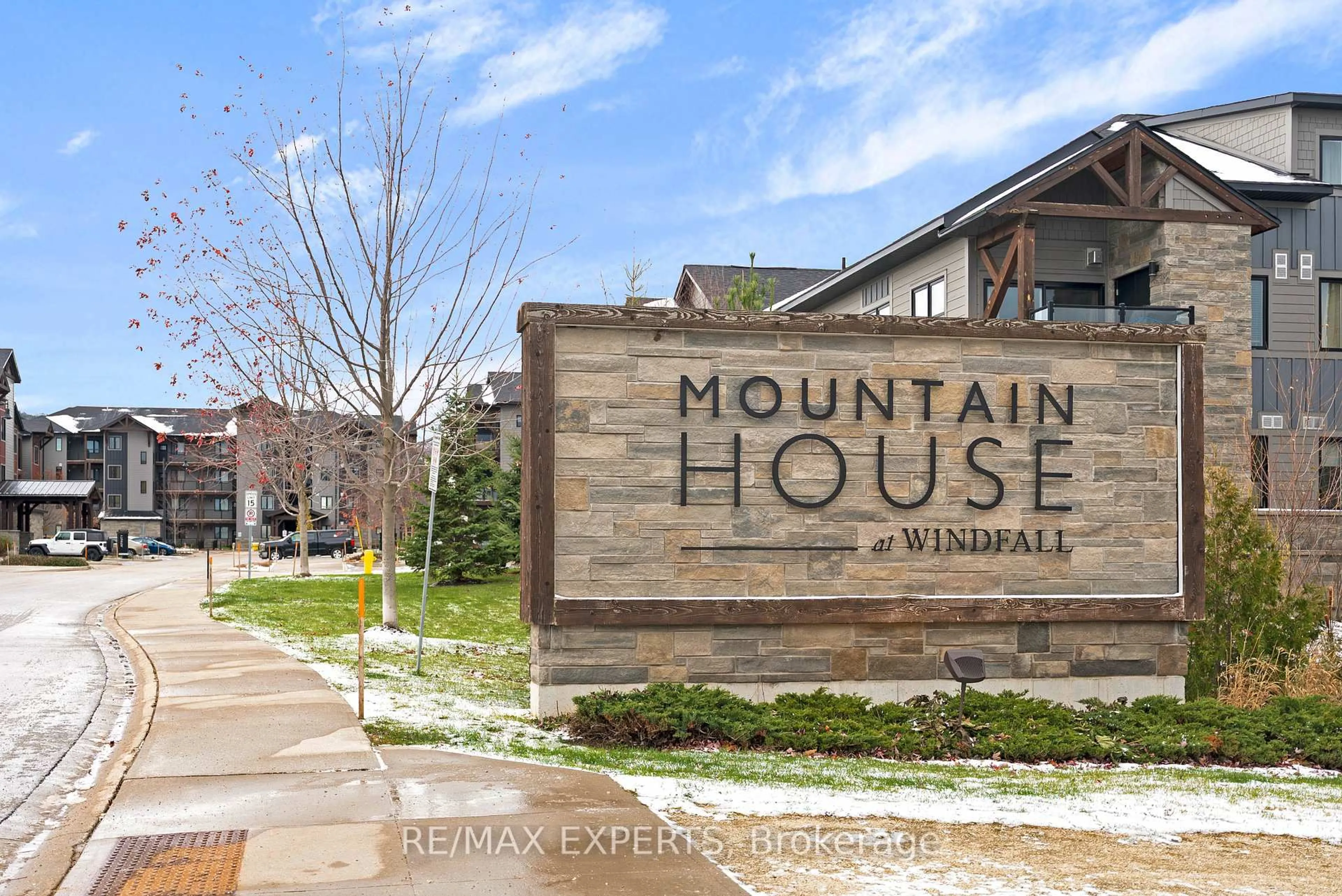 Indoor foyer for 22 Beckwith Lane #101, Blue Mountains Ontario L9Y 3B6