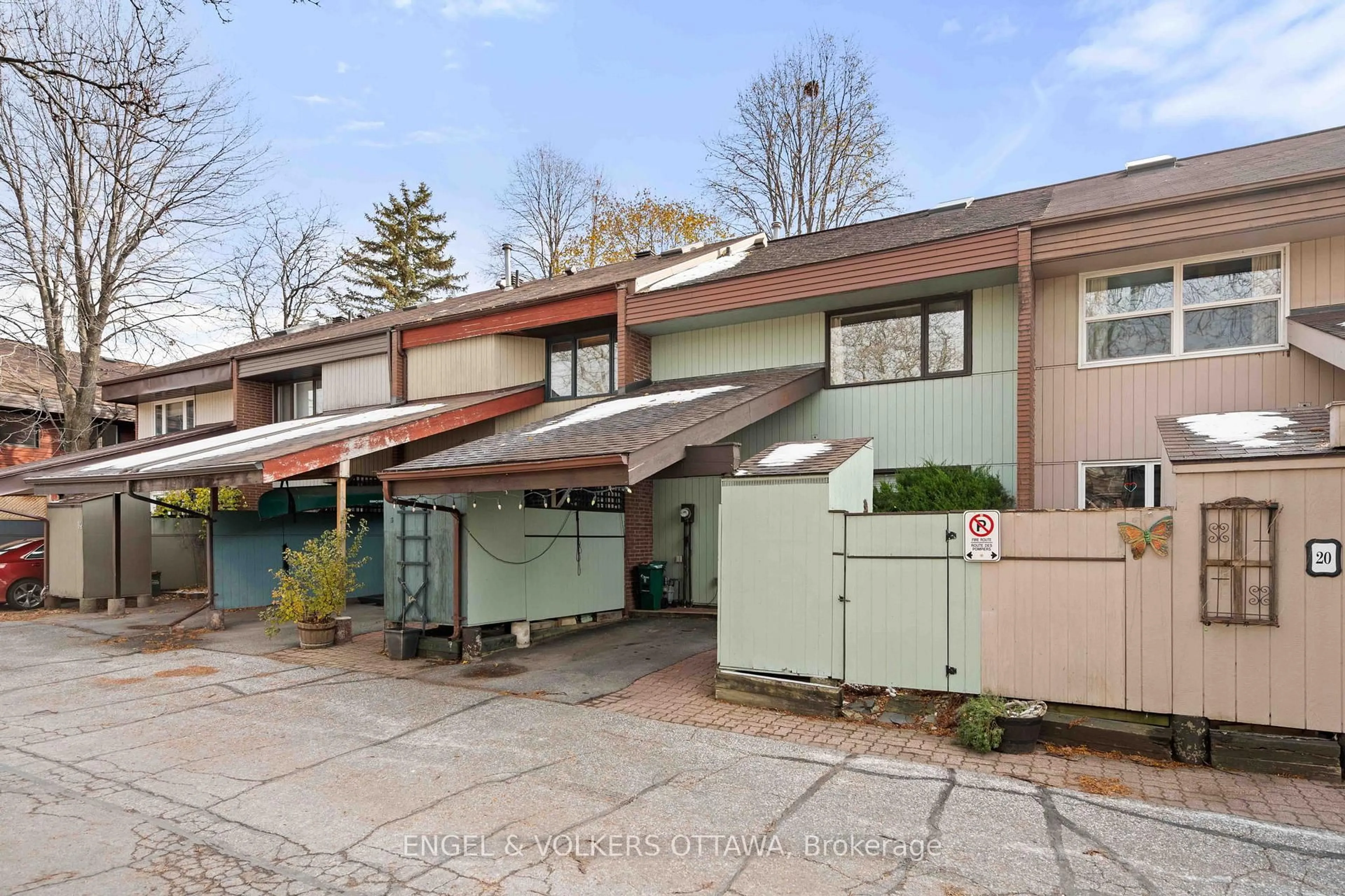 Unknown for 110 Walnut Crt #18, Ottawa Ontario K1R 7W2