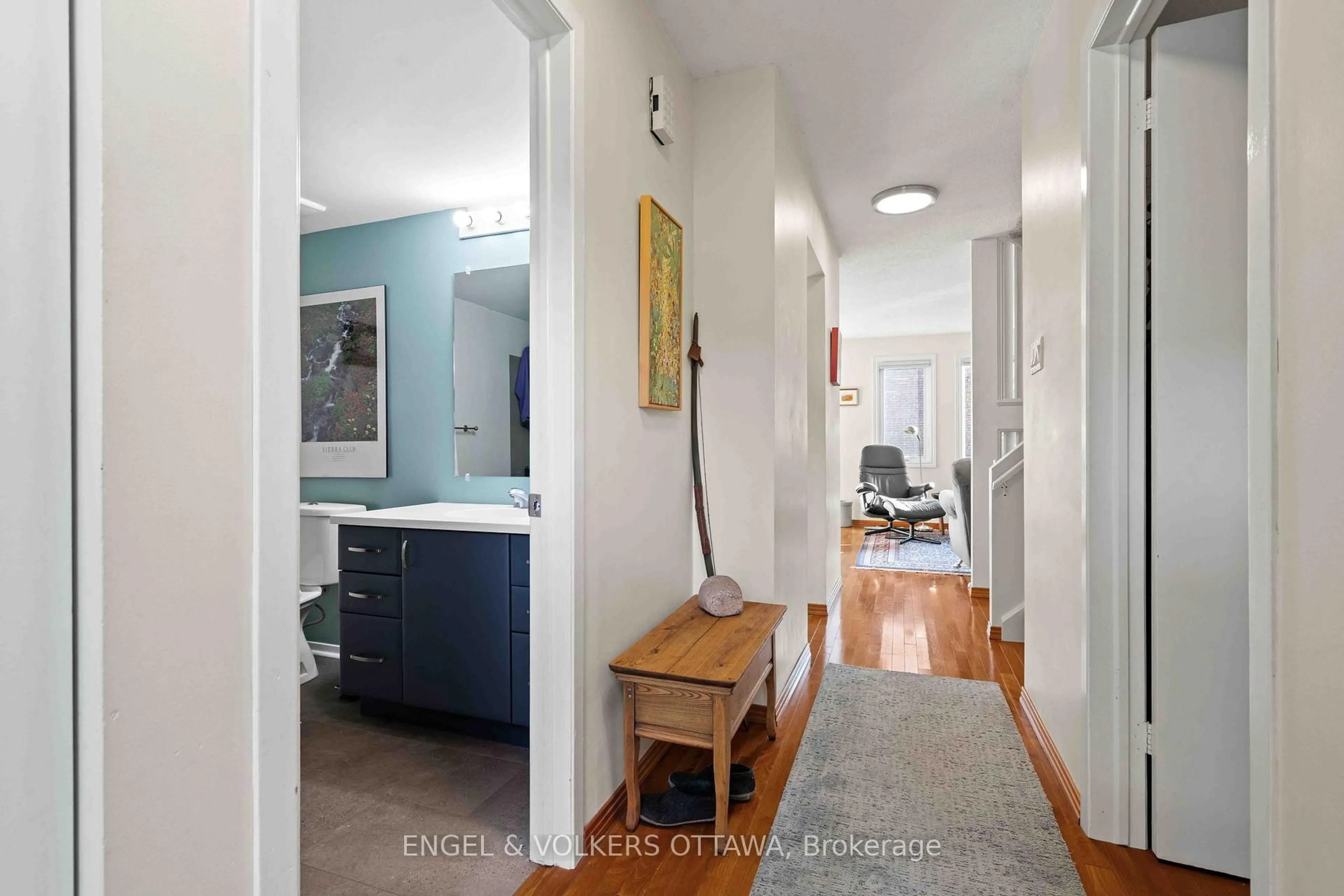 Indoor entryway for 110 Walnut Crt #18, Ottawa Ontario K1R 7W2