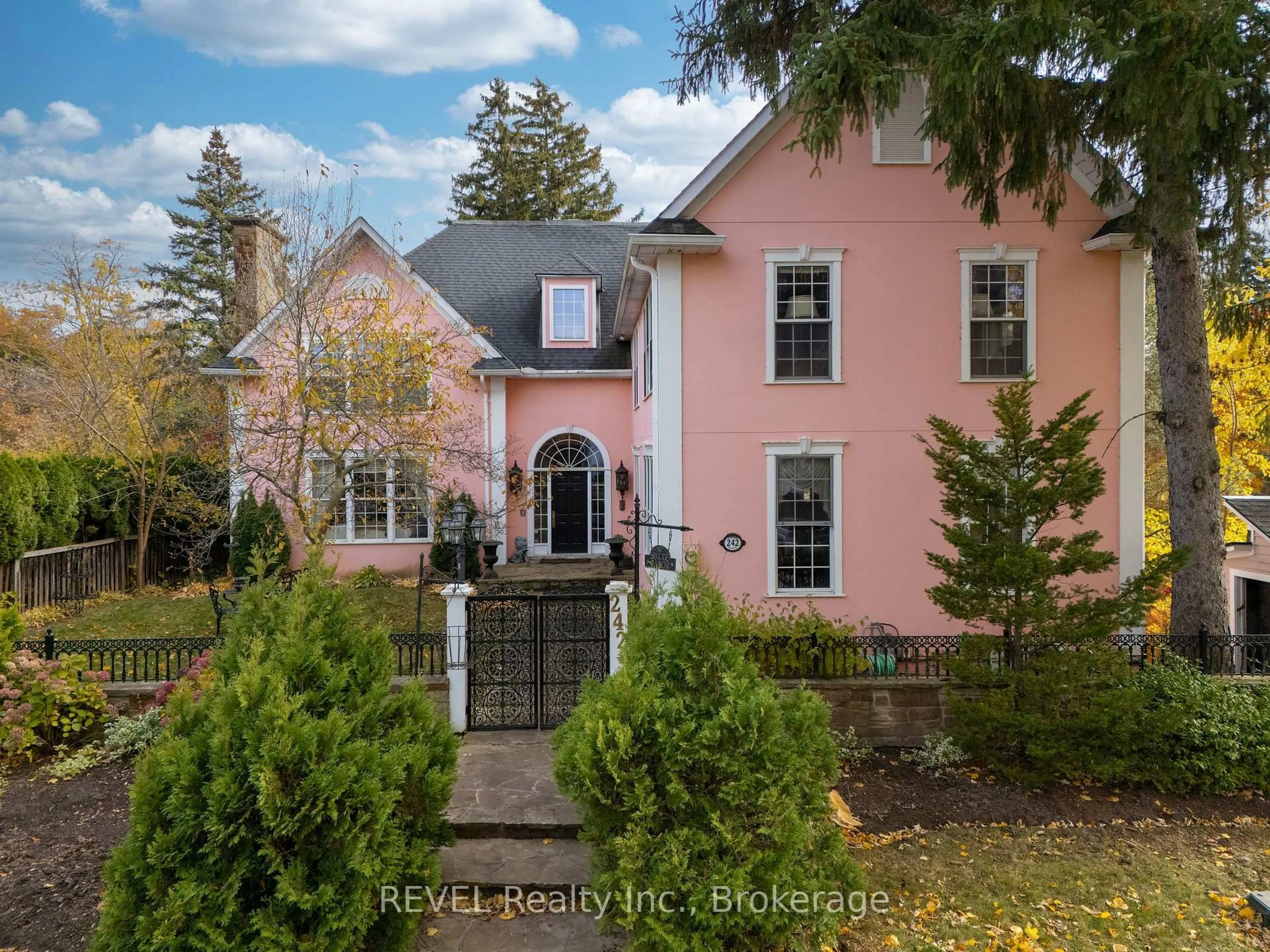 Unknown for 242 Simcoe St, Niagara-on-the-Lake Ontario L0S 1J0