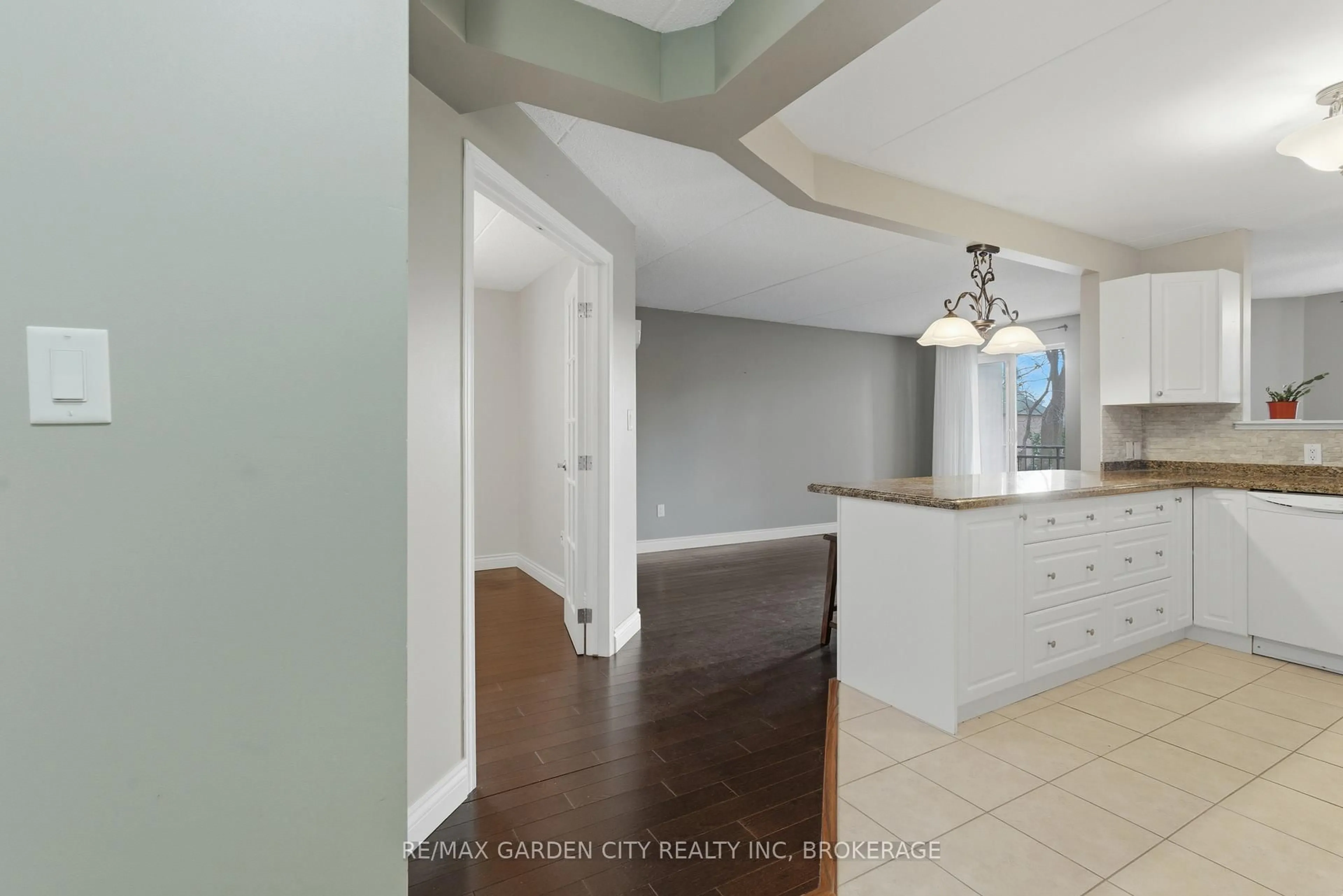 Unknown for 4658 Drummond Rd #230, Niagara Falls Ontario L2E 7E1