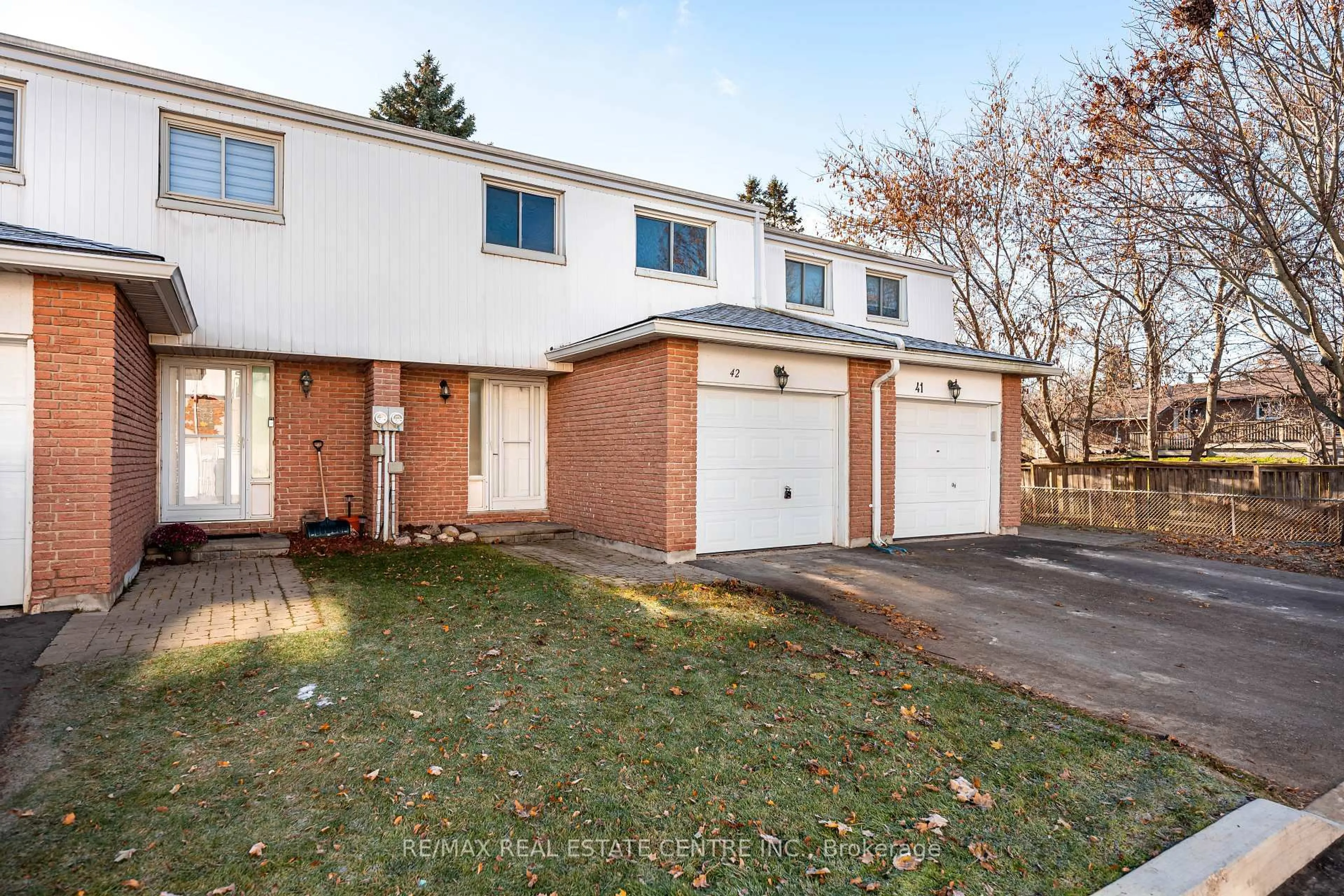 A pic from outside/outdoor area/front of a property/back of a property/a pic from drone, street for 325 William St #42, Shelburne Ontario L0N 1S1