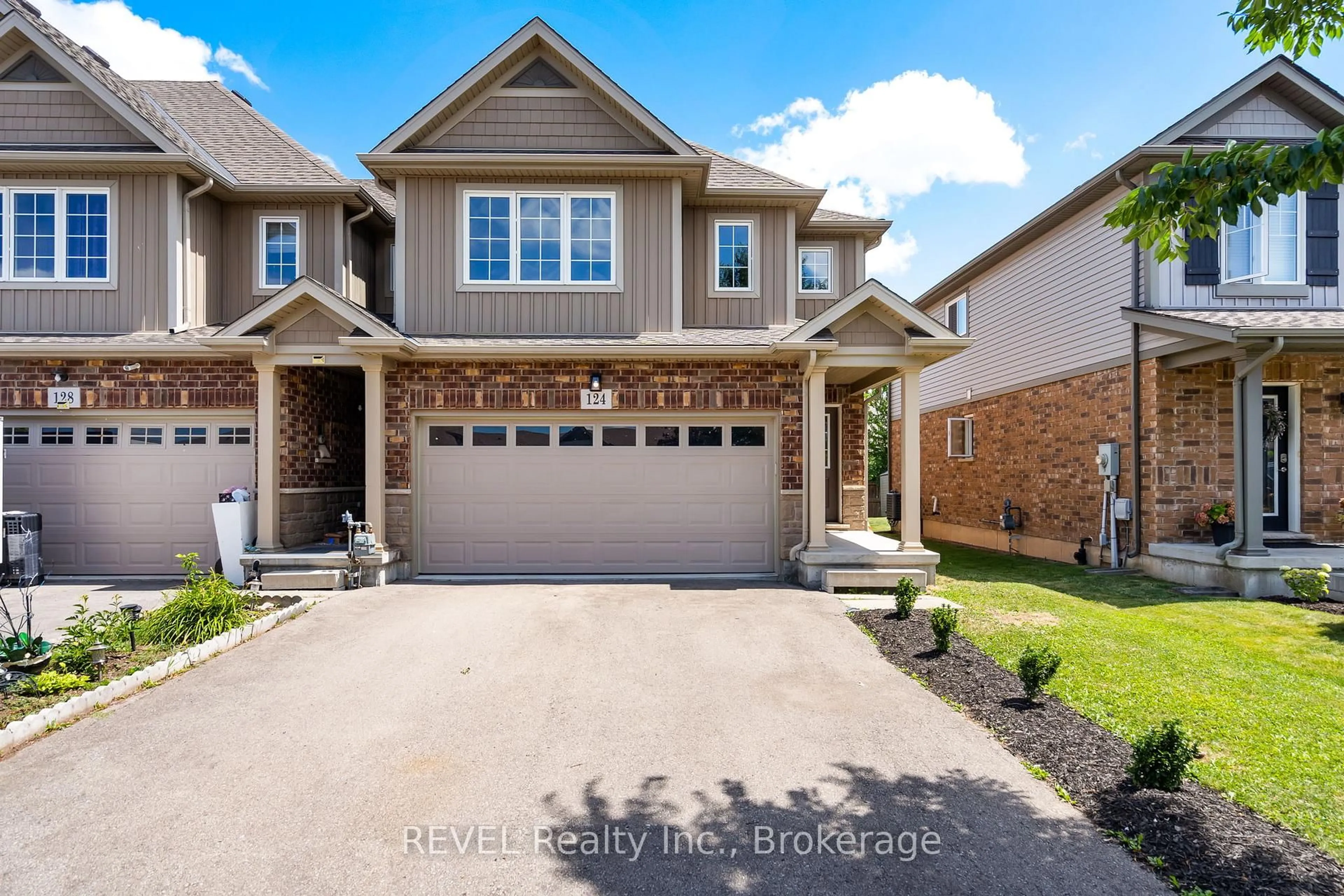 Home with brick exterior material, street for 124 Roselawn Cres, Welland Ontario L3C 0B7