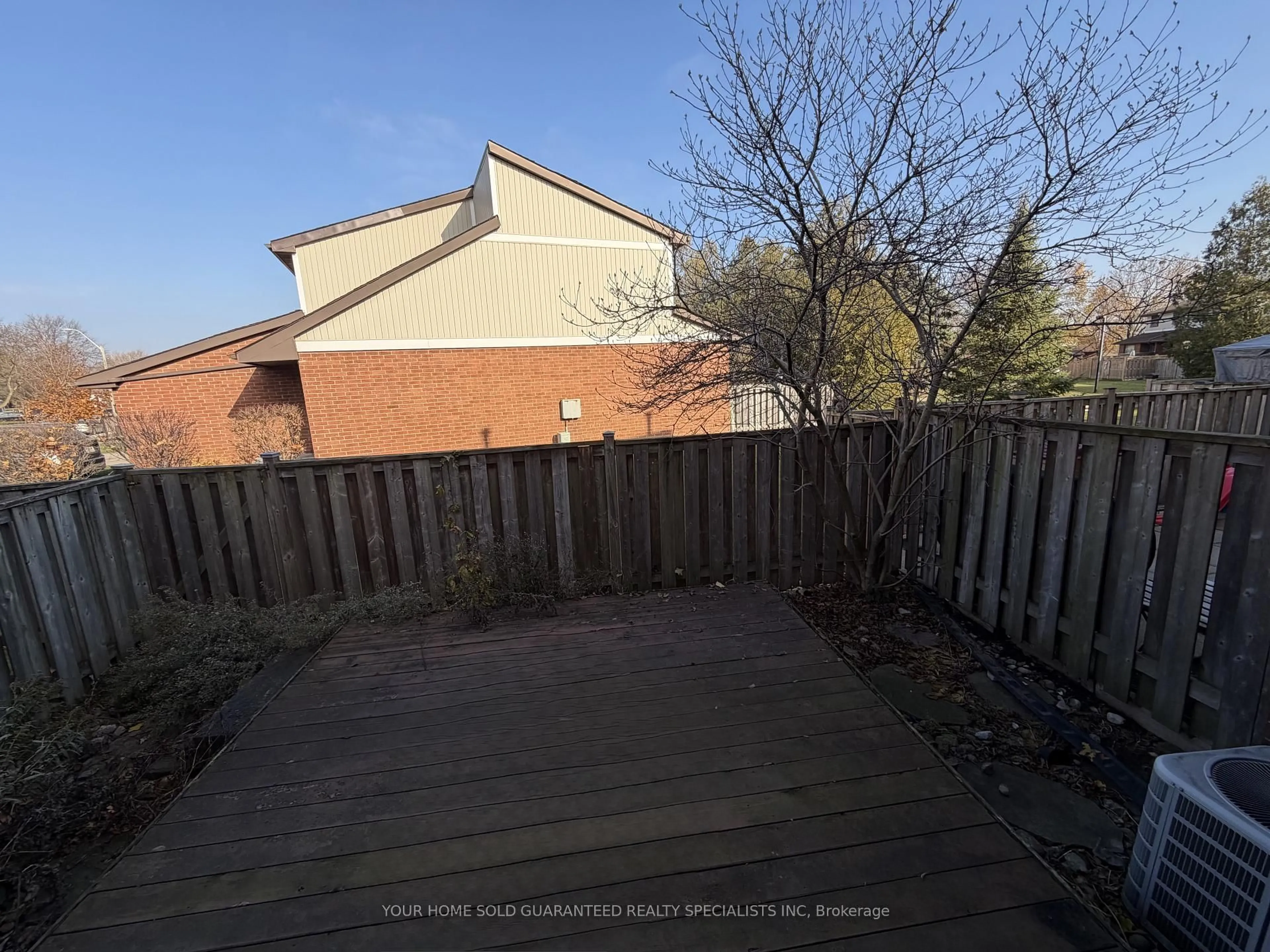 A pic from outside/outdoor area/front of a property/back of a property/a pic from drone, unknown for 25 Redbury St #44, Hamilton Ontario L8W 1P7