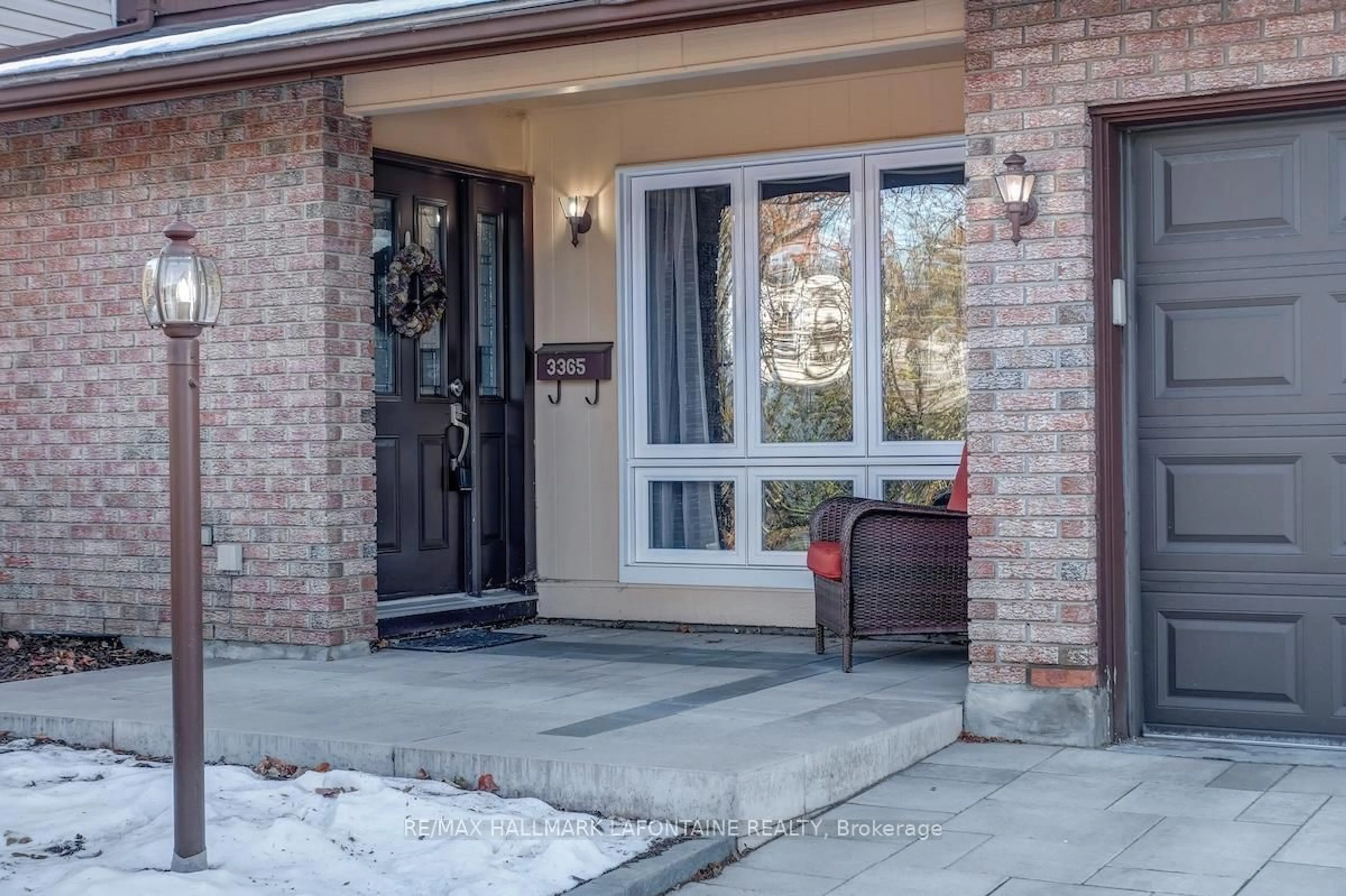 Indoor entryway for 3365 D'Aoust Ave, Ottawa Ontario K1T 1P3