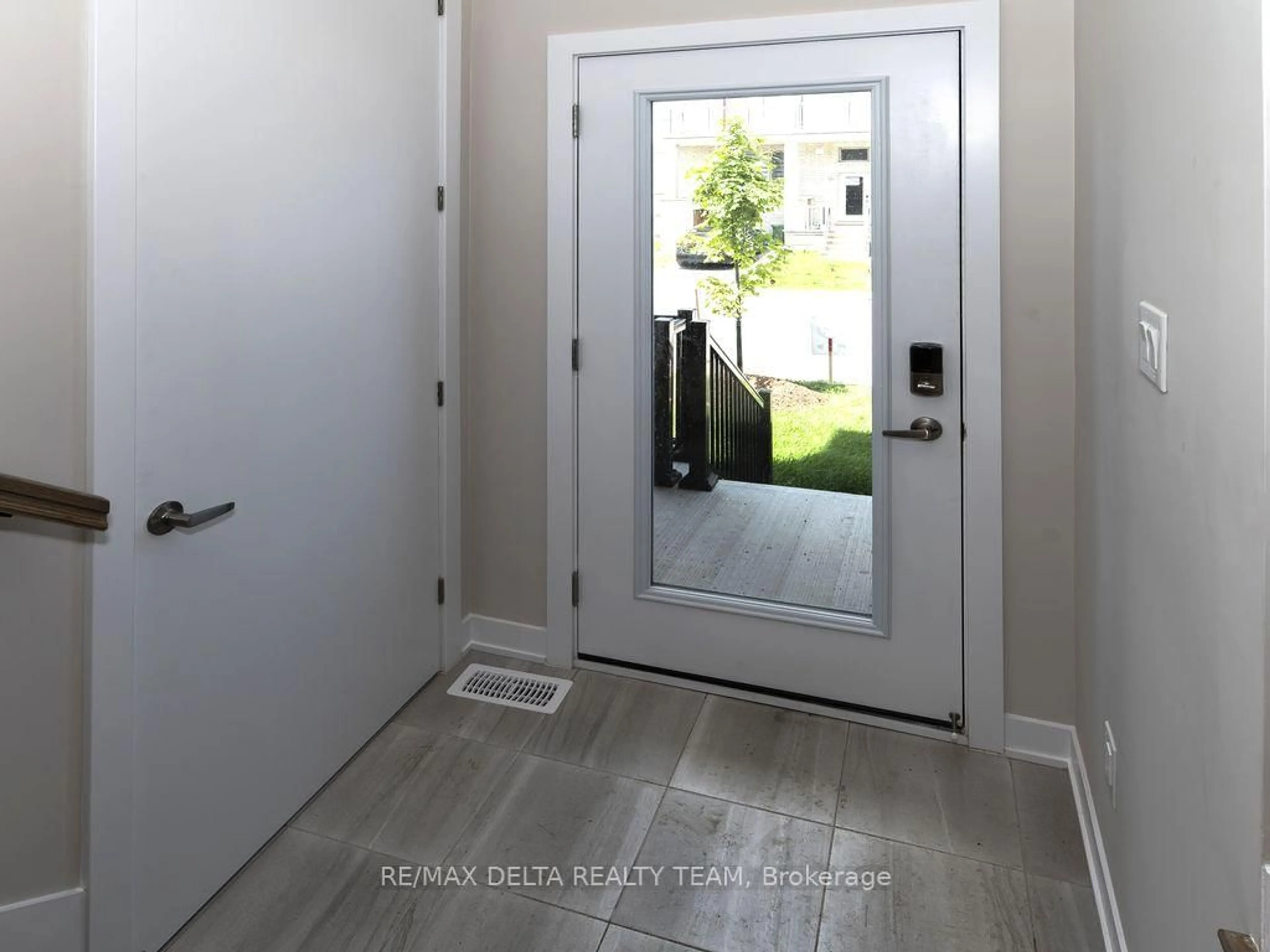 Indoor entryway for 337 Catsfoot Walk, Ottawa Ontario K2J 7G7