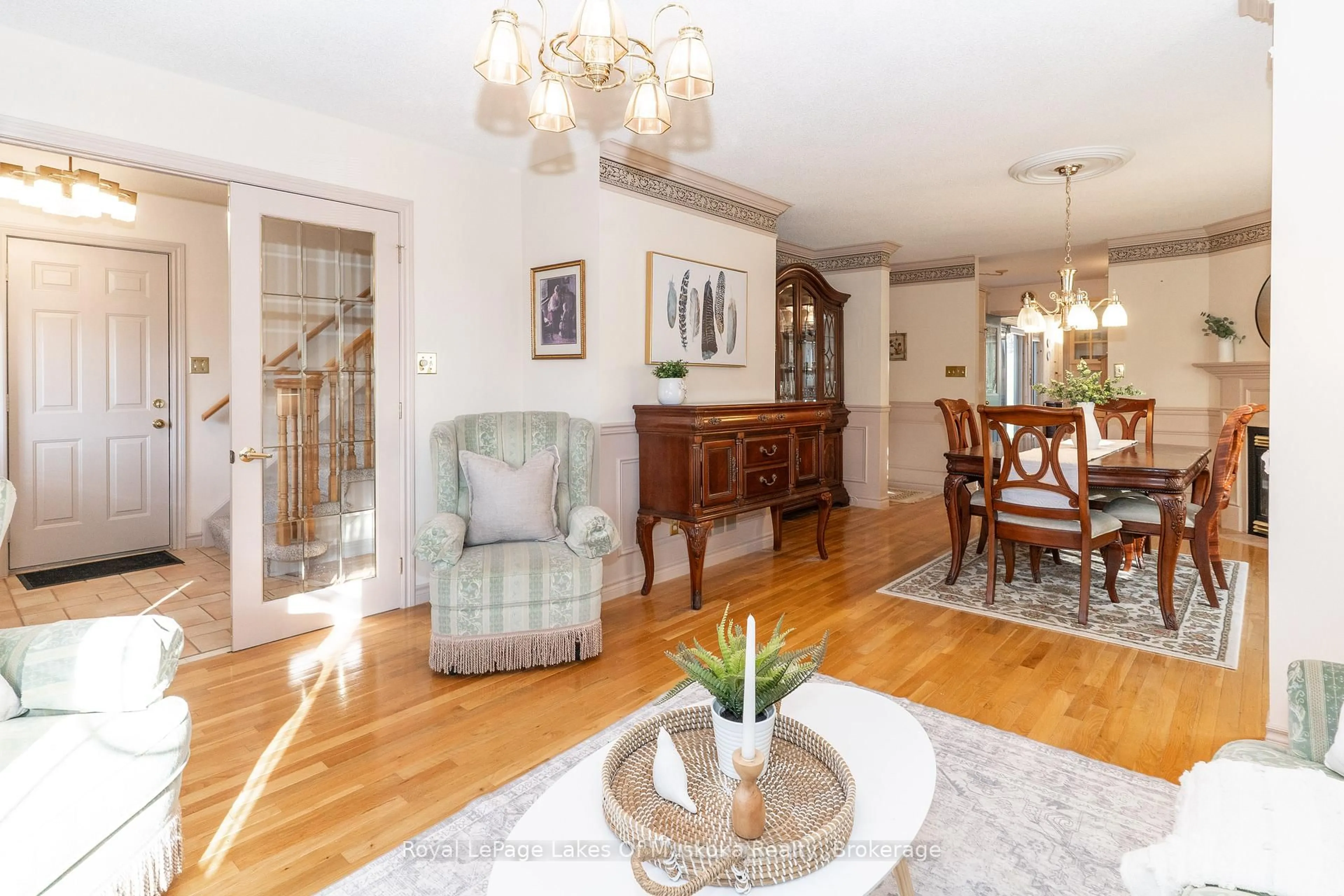 Dining room, wood/laminate floor for 107 Milton St, Bracebridge Ontario P1L 2G4