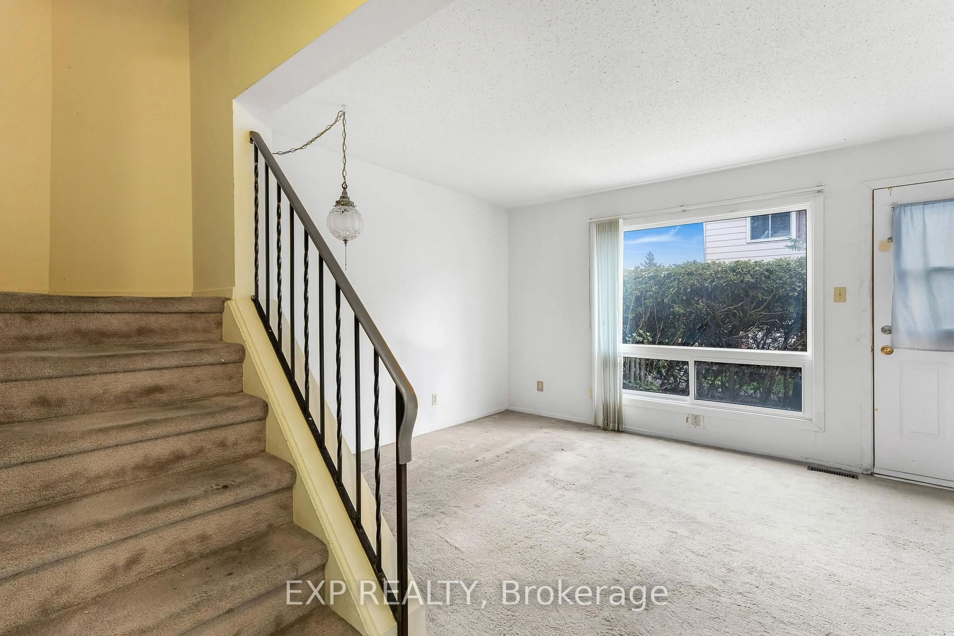 A pic of a room for 2276 Orient Park Dr #48, Ottawa Ontario K1B 4Z7