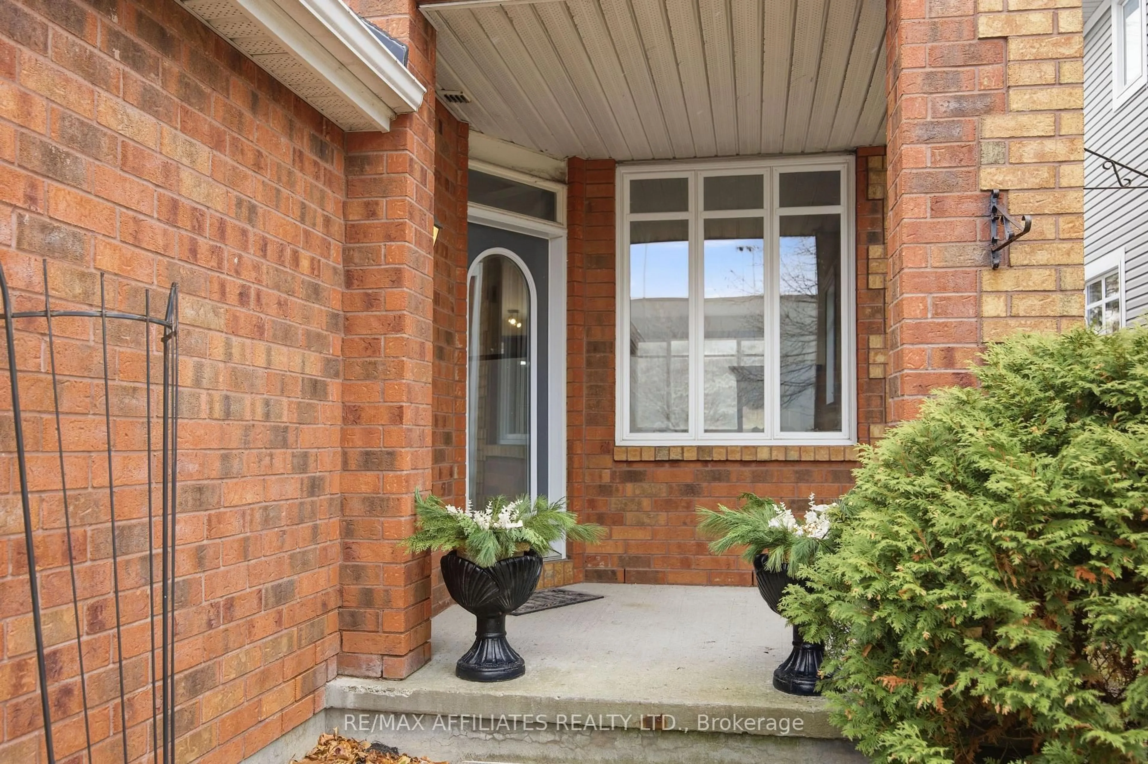 Unknown for 137 Hearst Way, Ottawa Ontario K2L 4G5