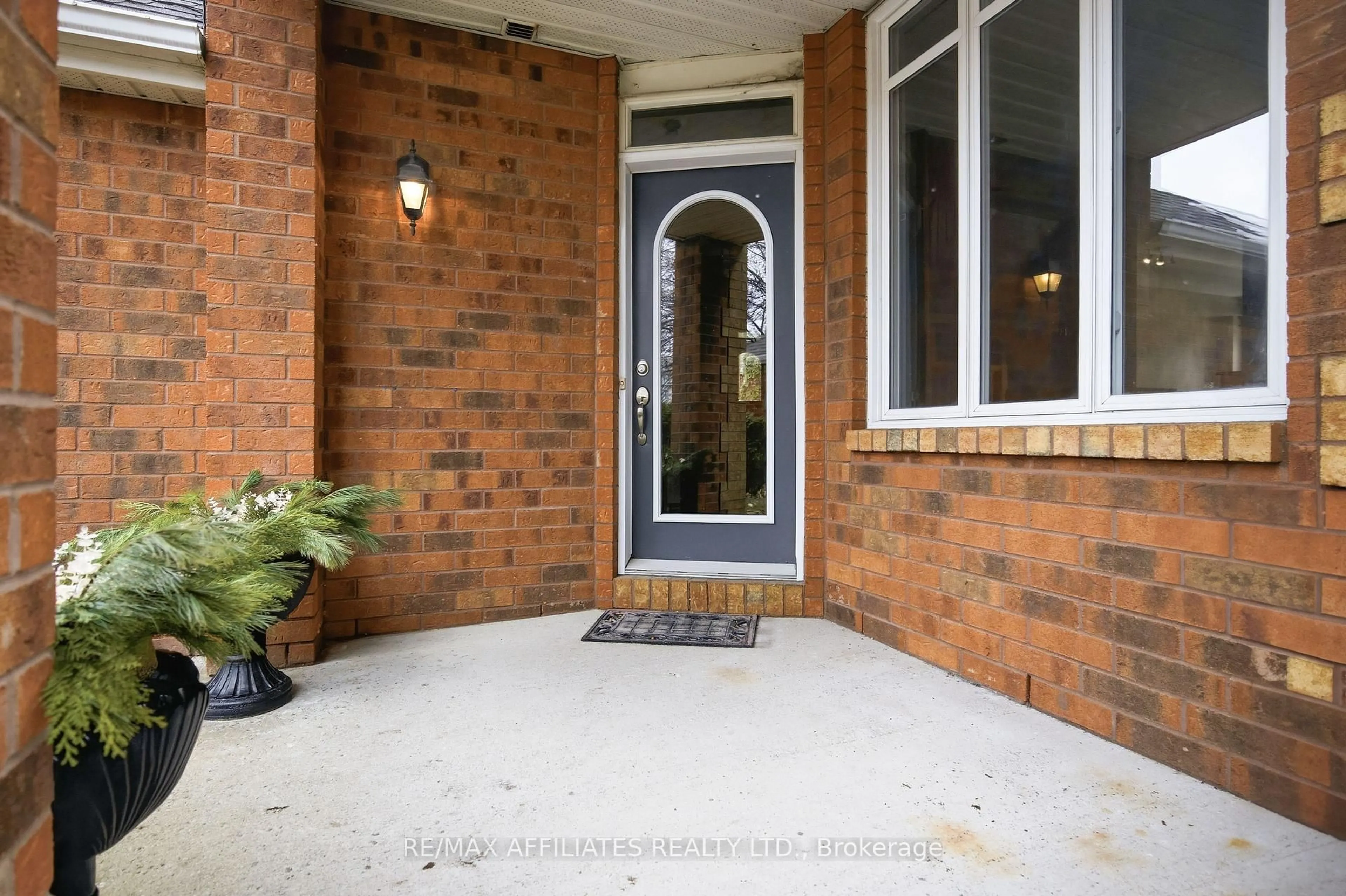 Unknown for 137 Hearst Way, Ottawa Ontario K2L 4G5