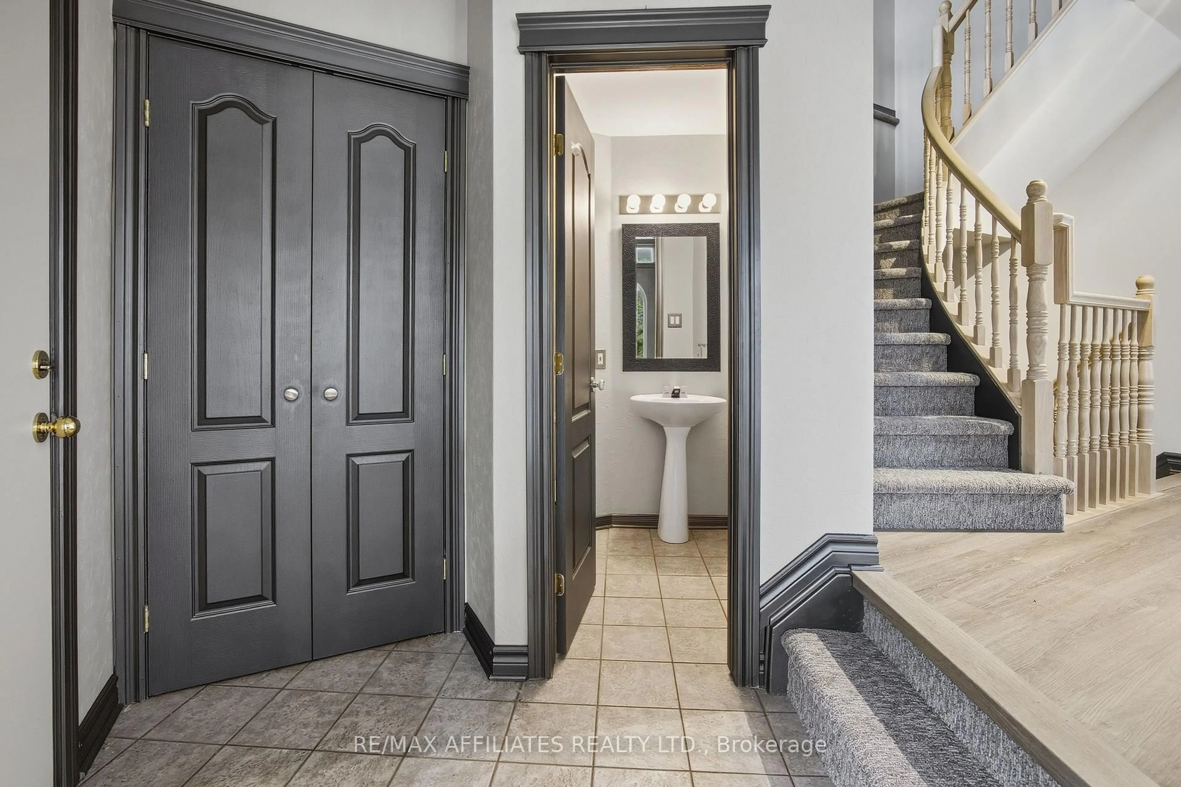 Indoor foyer for 137 Hearst Way, Ottawa Ontario K2L 4G5