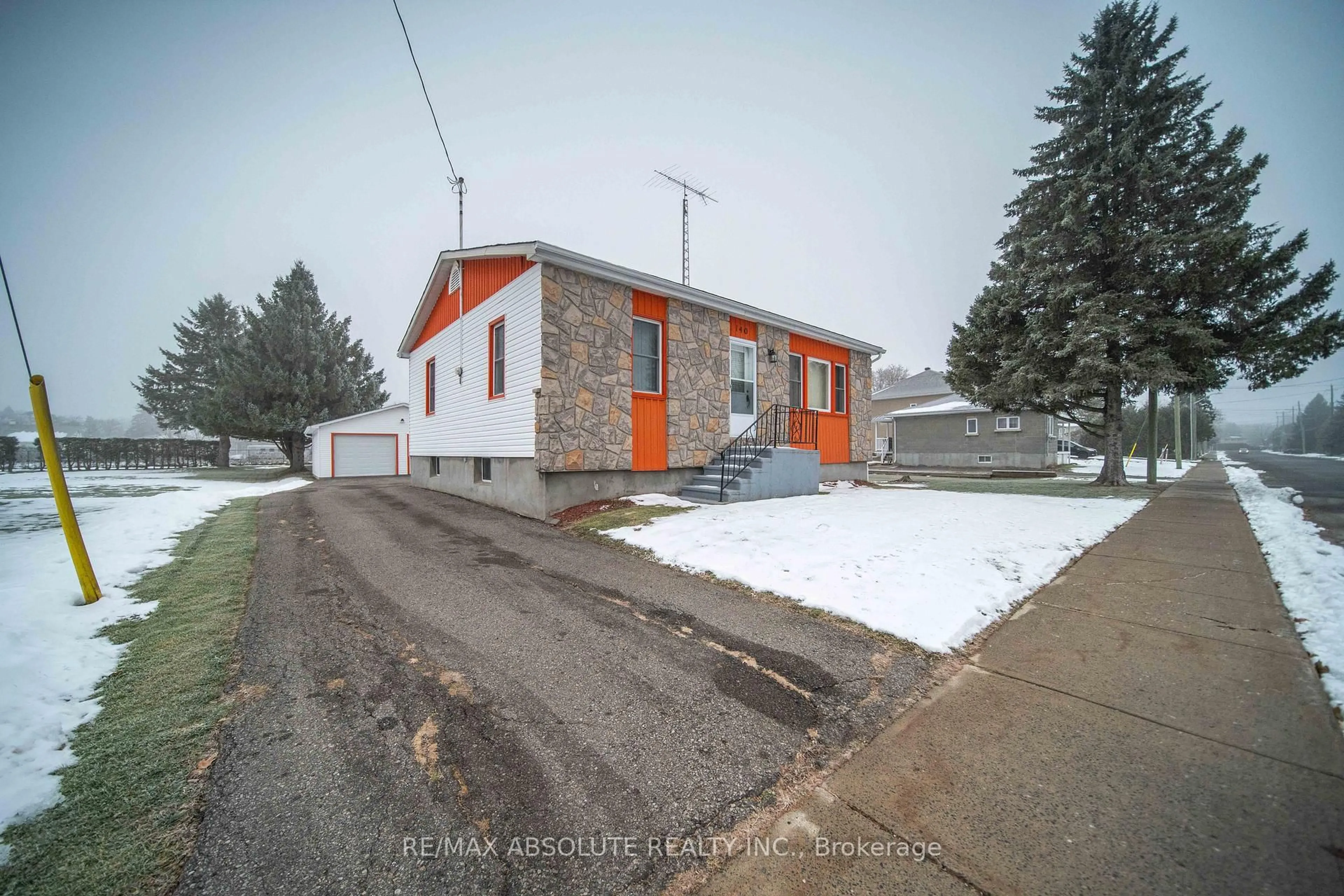 A pic from outside/outdoor area/front of a property/back of a property/a pic from drone, street for 140 Ottawa St, The Nation Ontario K0A 2M0