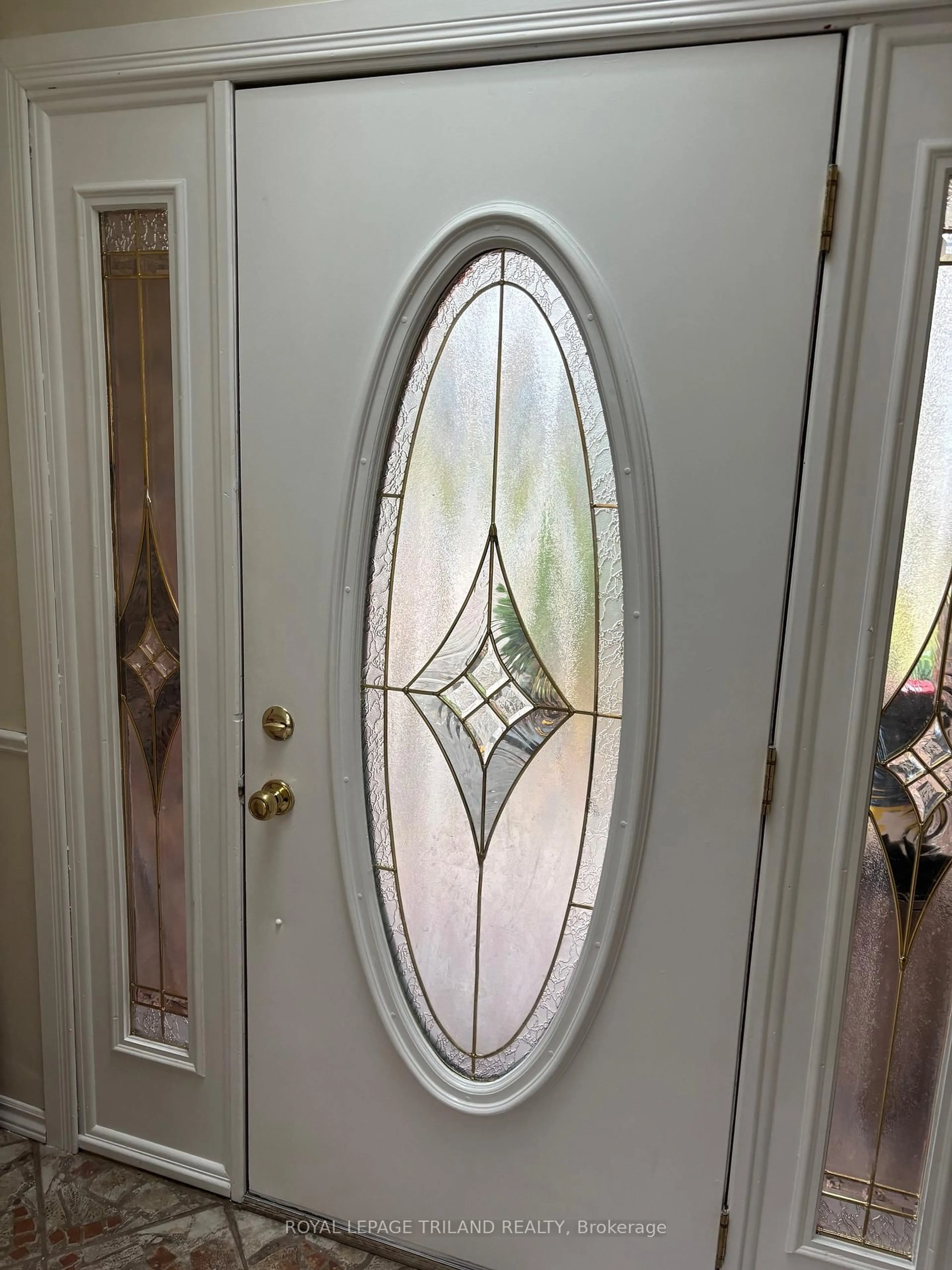 Indoor entryway for 358 Helen Dr, Strathroy-Caradoc Ontario N7G 3M4