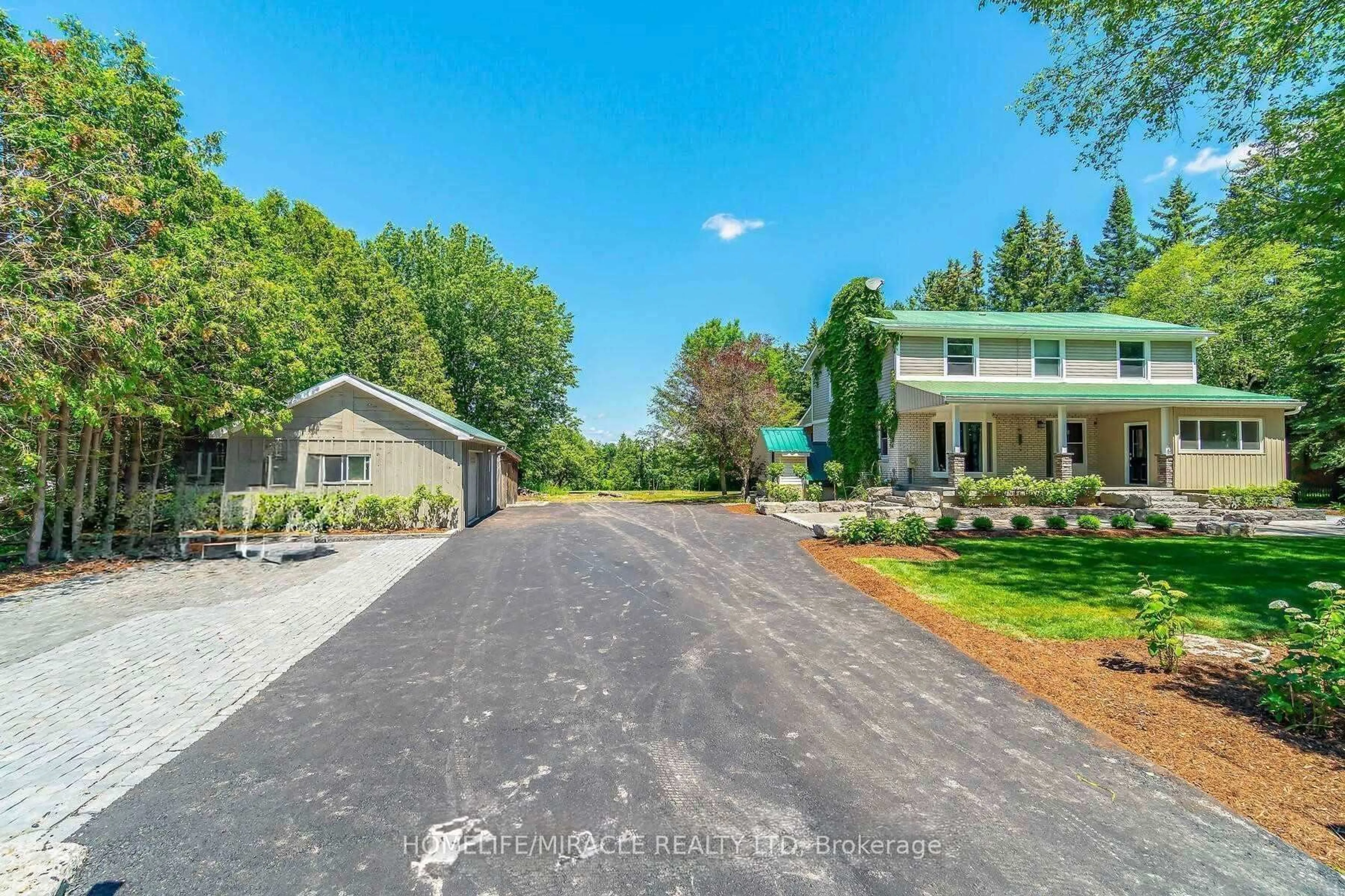 A pic from outside/outdoor area/front of a property/back of a property/a pic from drone, street for 5607 Tenth Line, Erin Ontario N0B 1T0