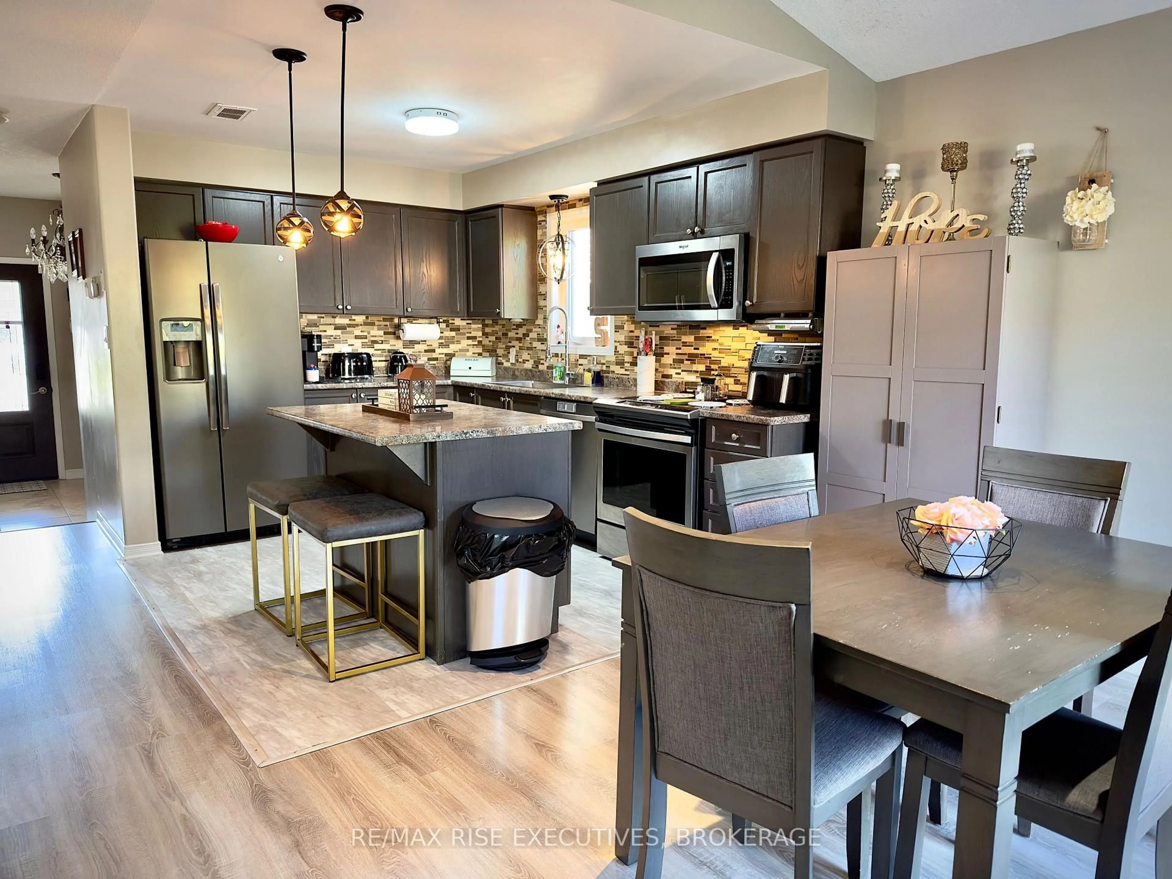 Contemporary kitchen, unknown for 1651 Crimson Cres, Kingston Ontario K7P 0J3