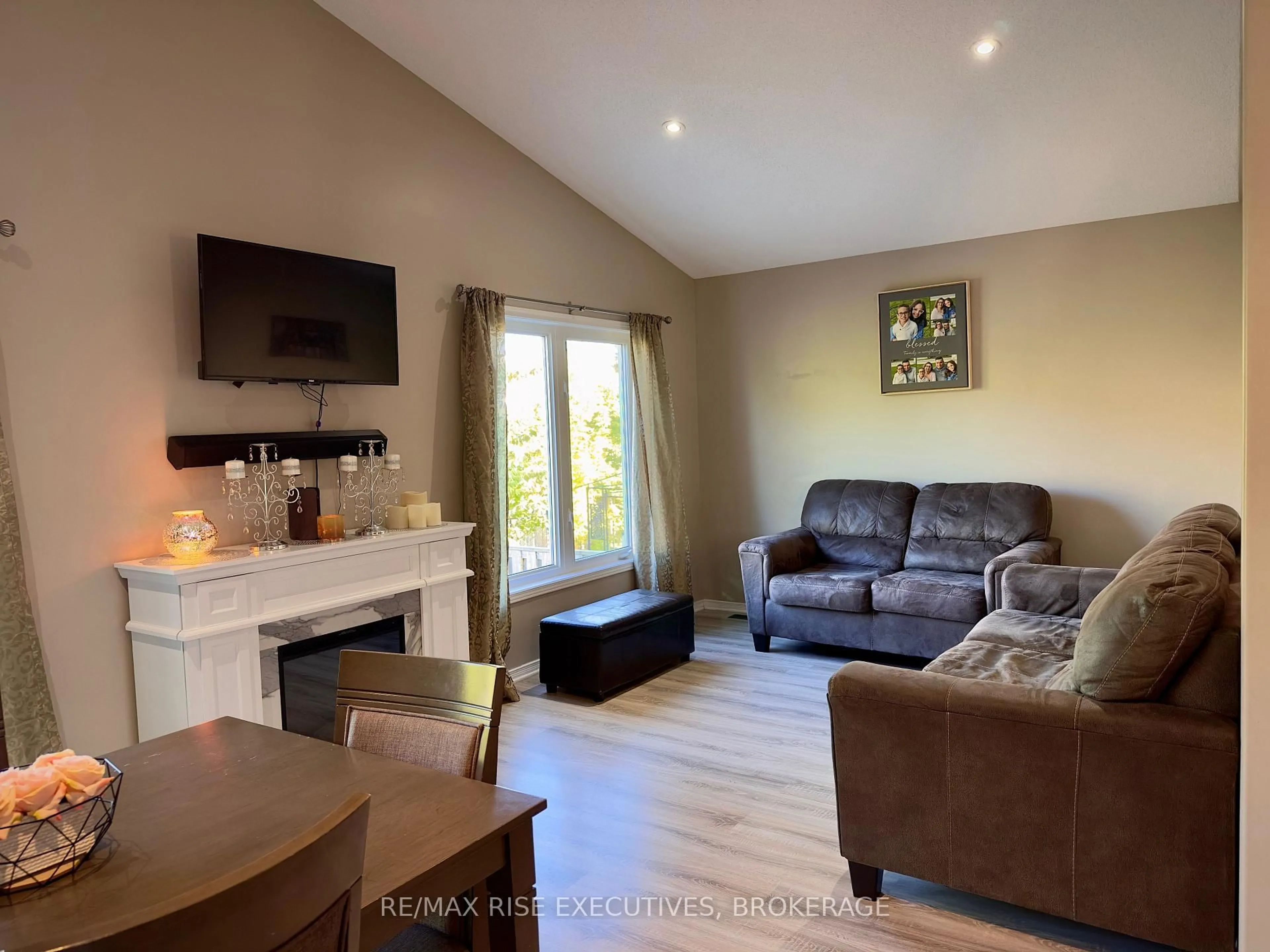 Living room with furniture, wood/laminate floor for 1651 Crimson Cres, Kingston Ontario K7P 0J3