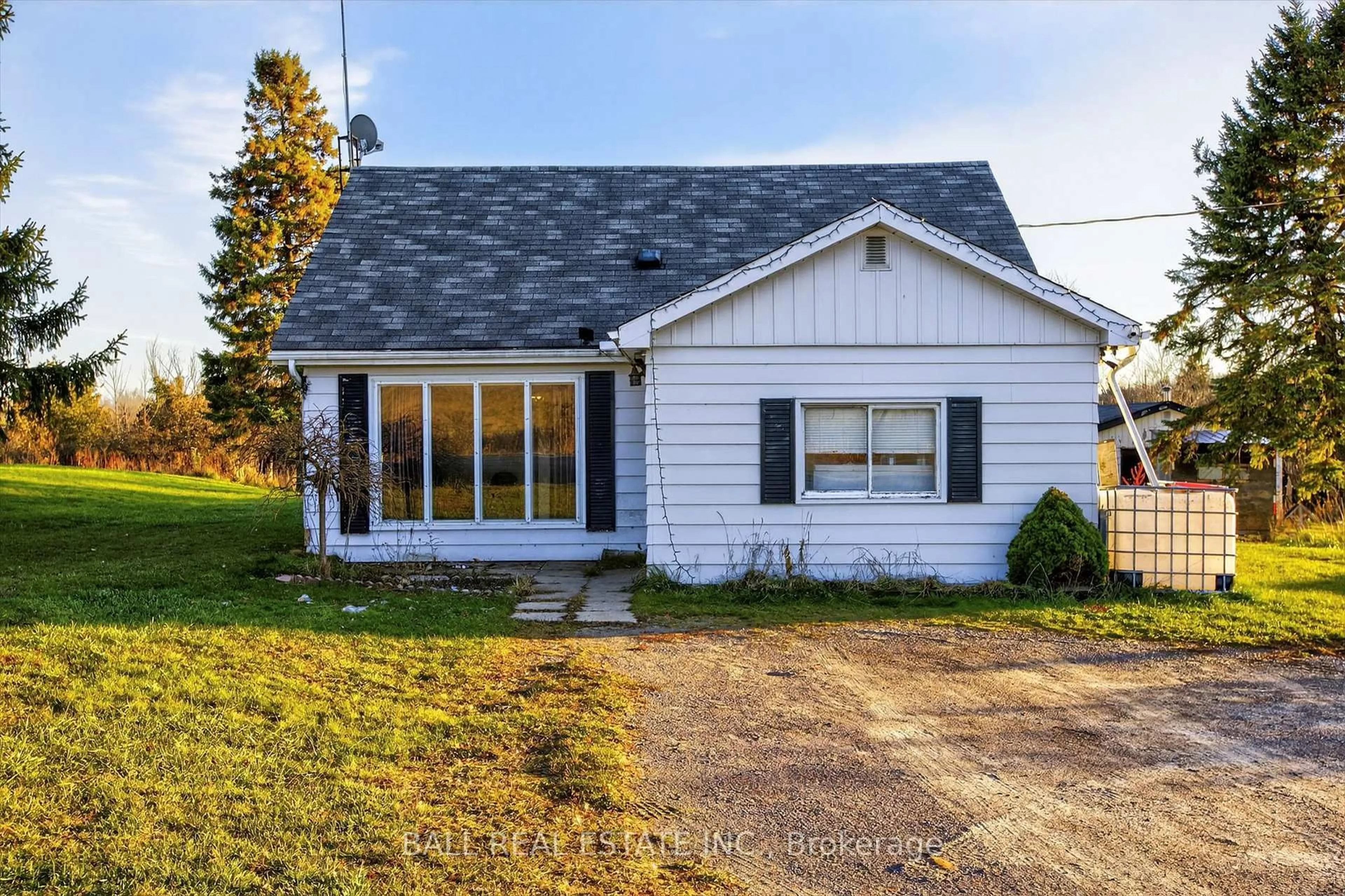 Home with vinyl exterior material, street for 1095 Yankee Line, Selwyn Ontario K0L 1T0