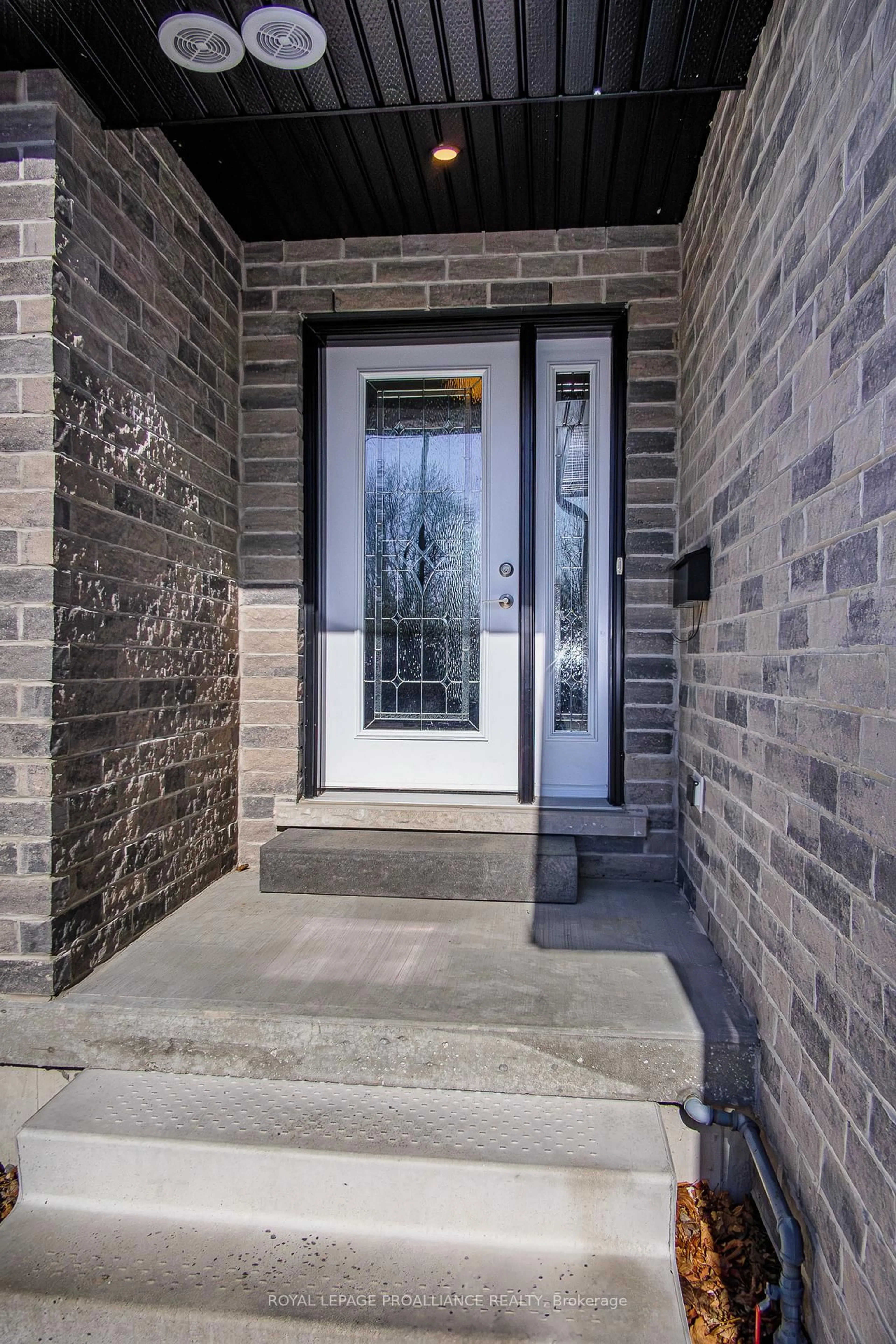 Indoor entryway for 64 College St, Quinte West Ontario K8V 1P9