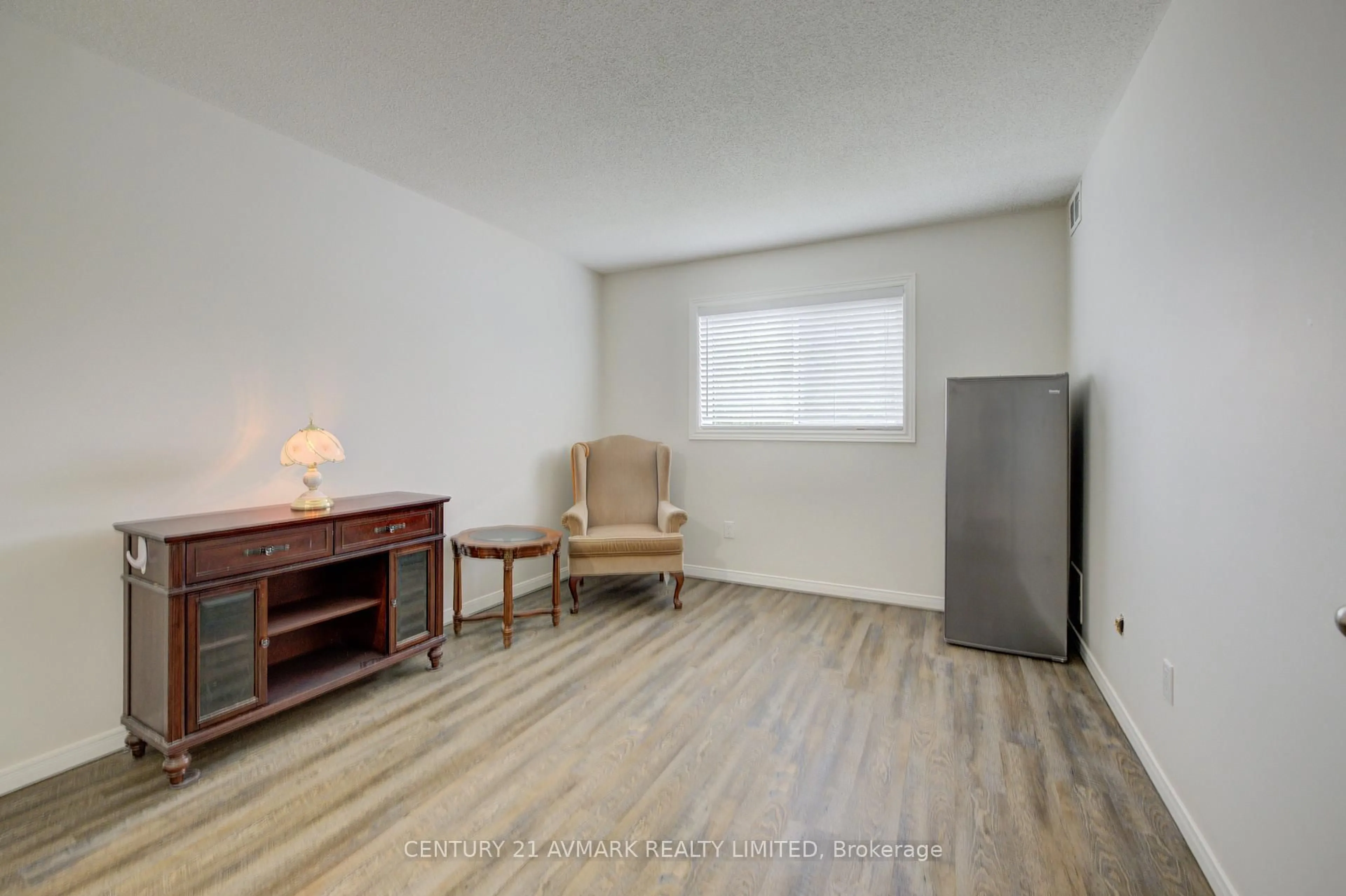 A pic of a room for 78 Roehampton Ave #205, St. Catharines Ontario L2M 7W9