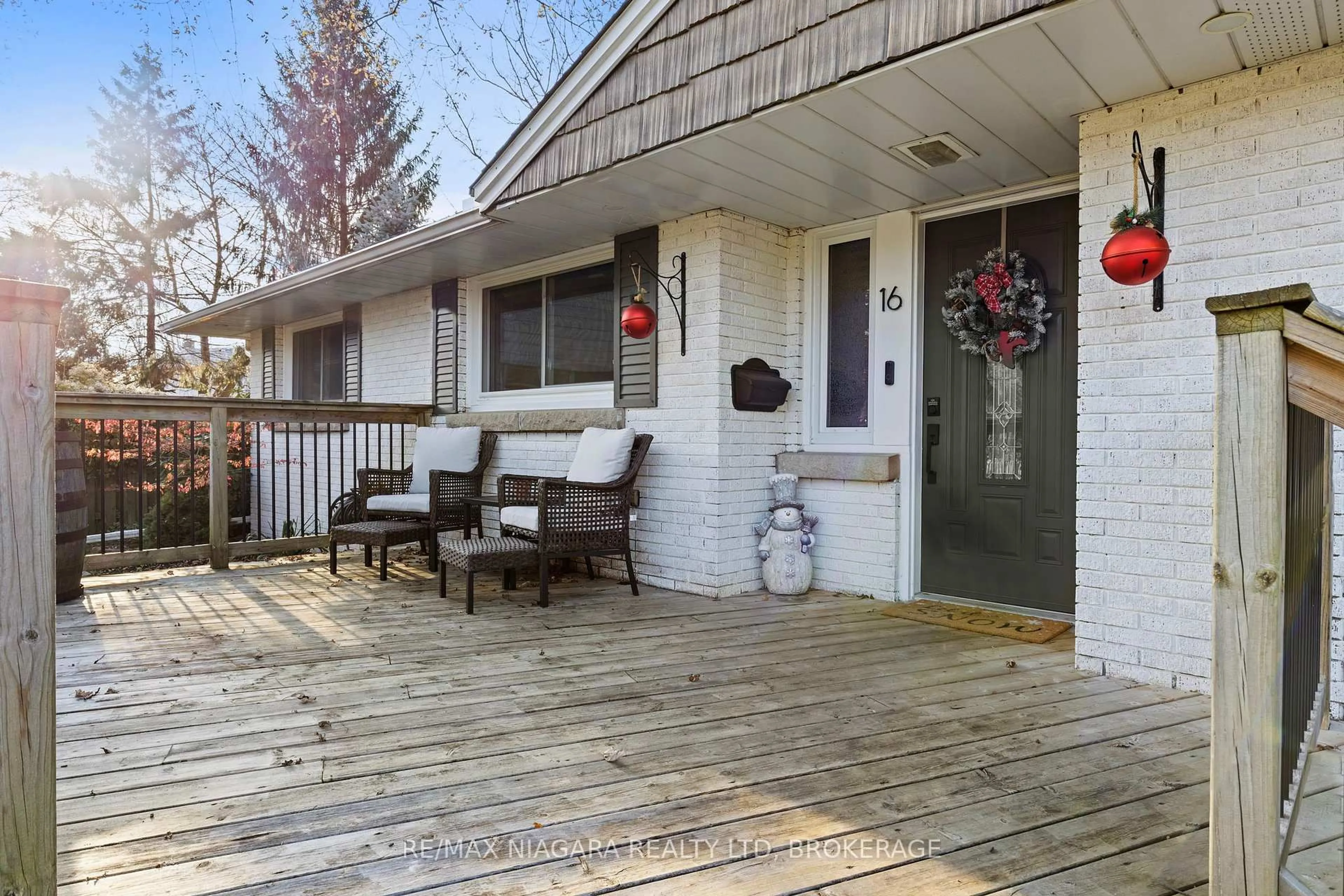 Patio, street for 16 Peachtree Park, Pelham Ontario L0S 1E0