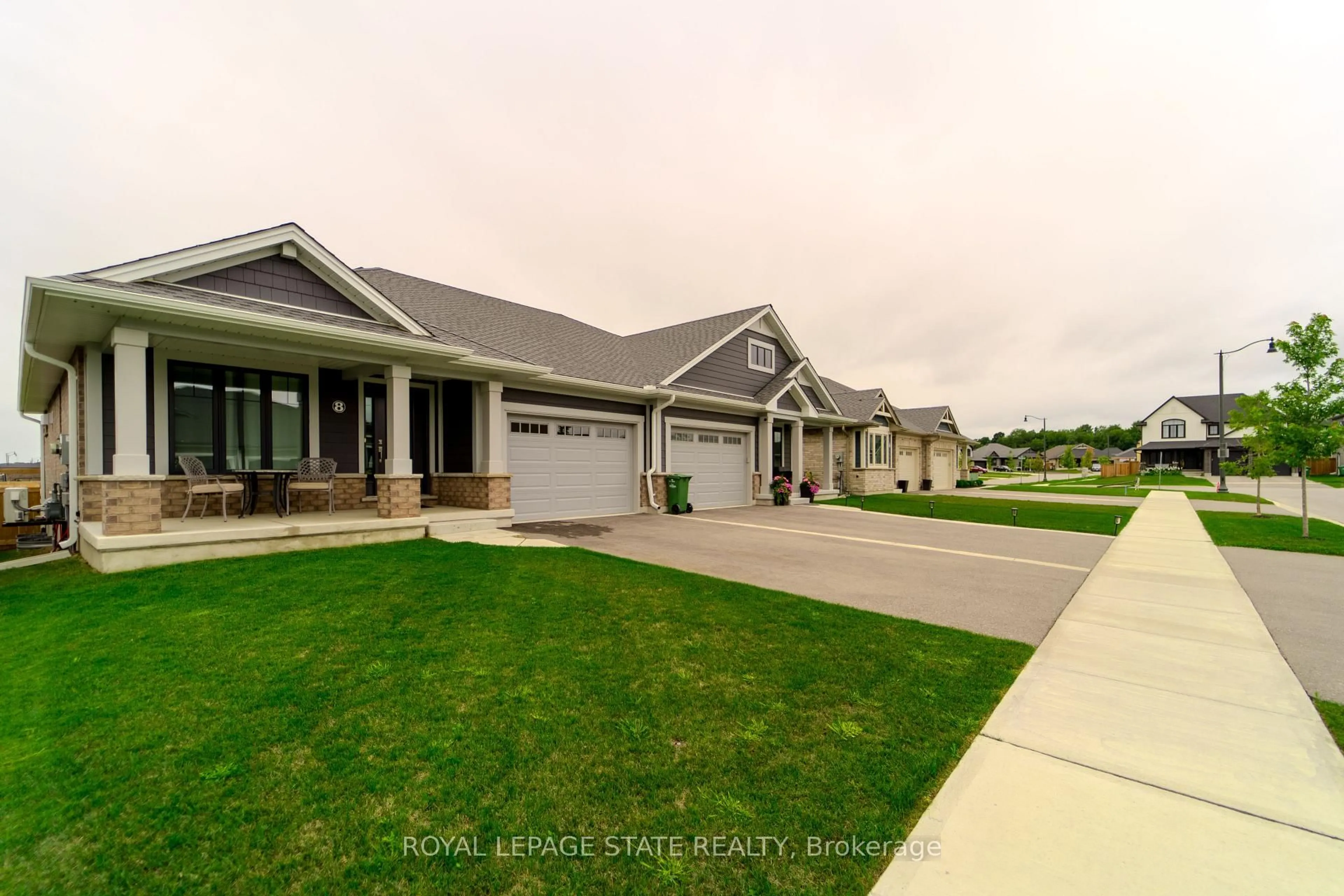 A pic from outside/outdoor area/front of a property/back of a property/a pic from drone, street for 8 Harlequin Crt, St. Thomas Ontario N5R 0L5
