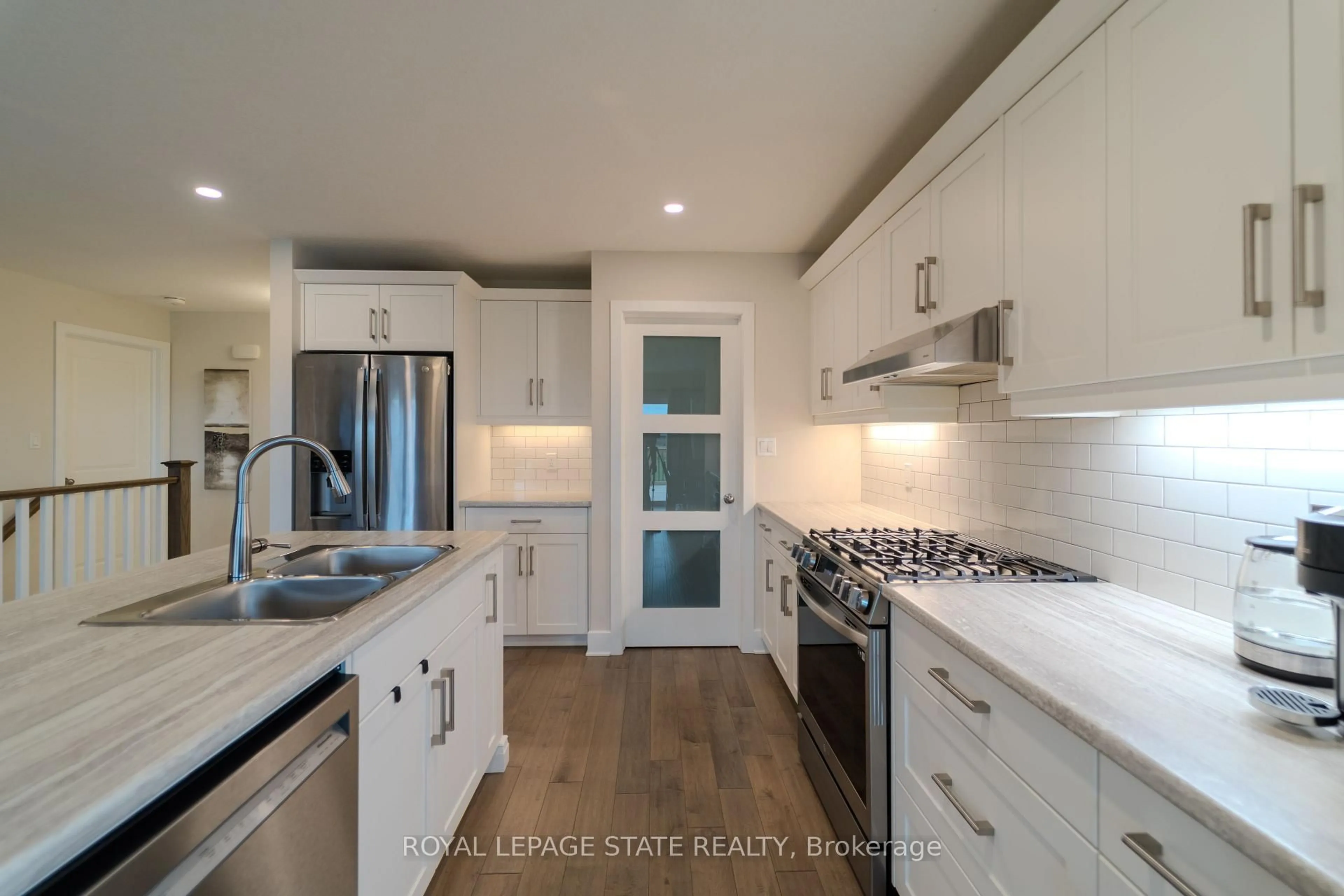 Open concept kitchen, ceramic/tile floor for 8 Harlequin Crt, St. Thomas Ontario N5R 0L5