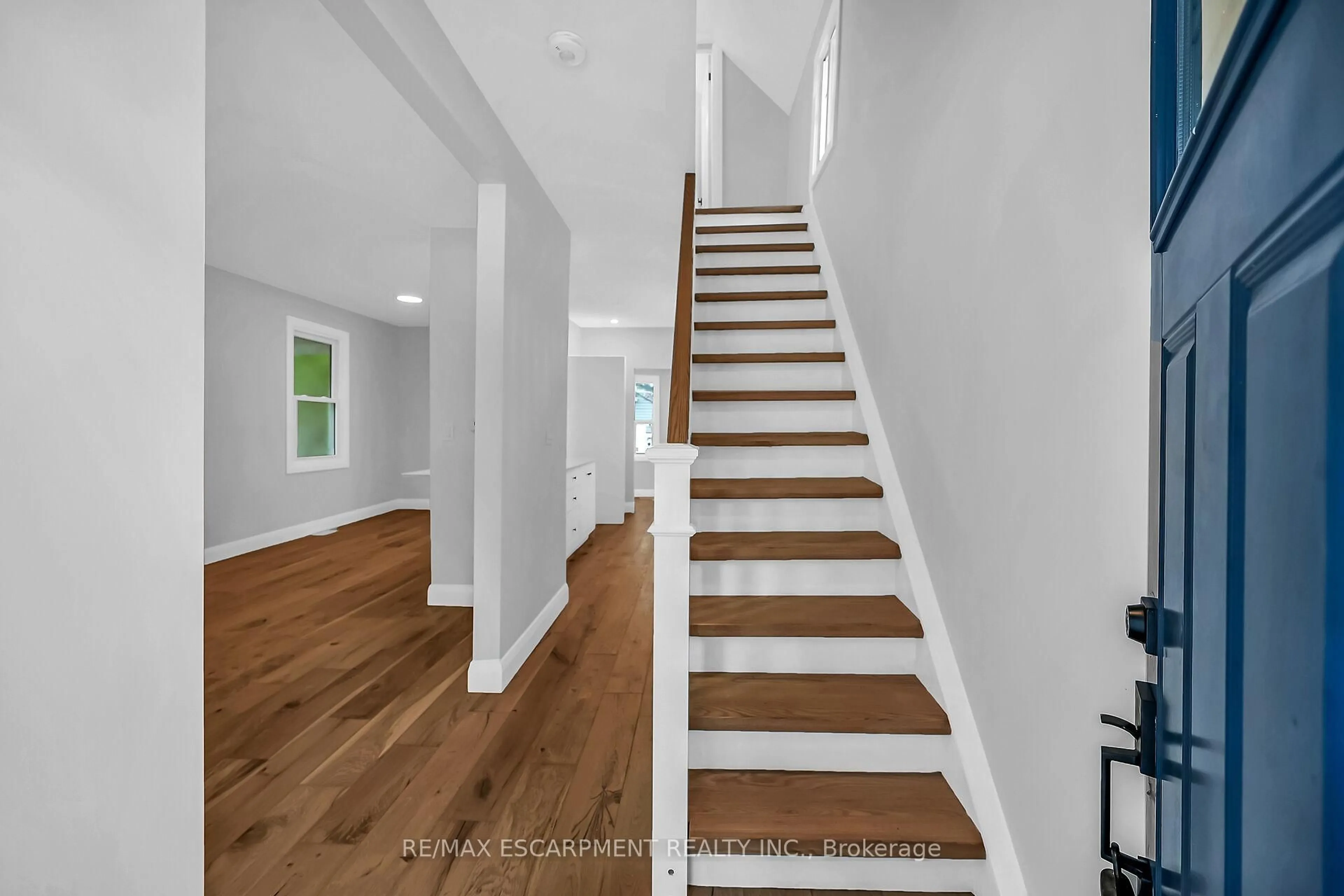 Stairs for 193 Glendale Ave, Hamilton Ontario L8L 7K2
