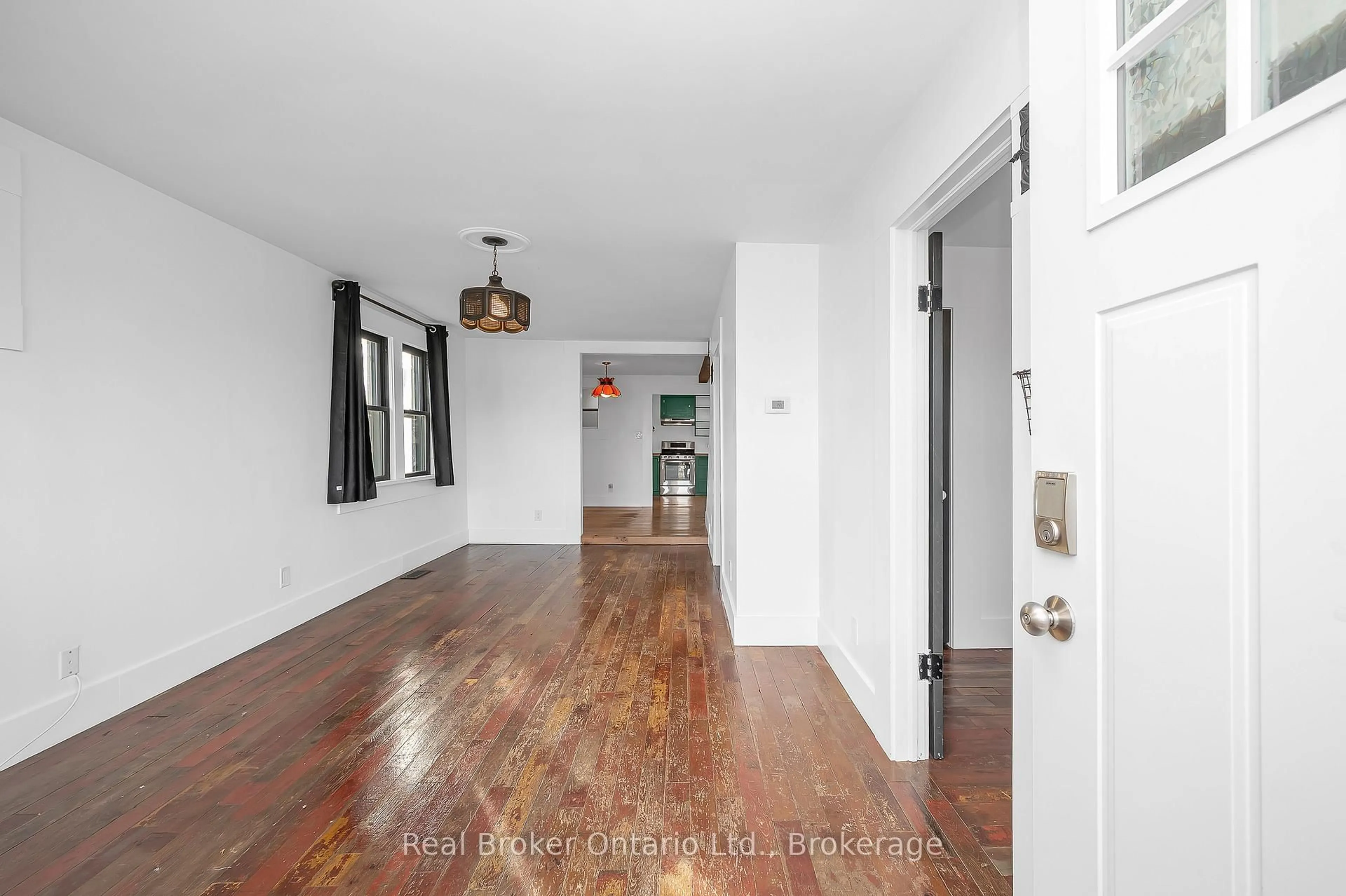 Indoor entryway for 191 Gilmore Rd, Fort Erie Ontario L2A 2M2