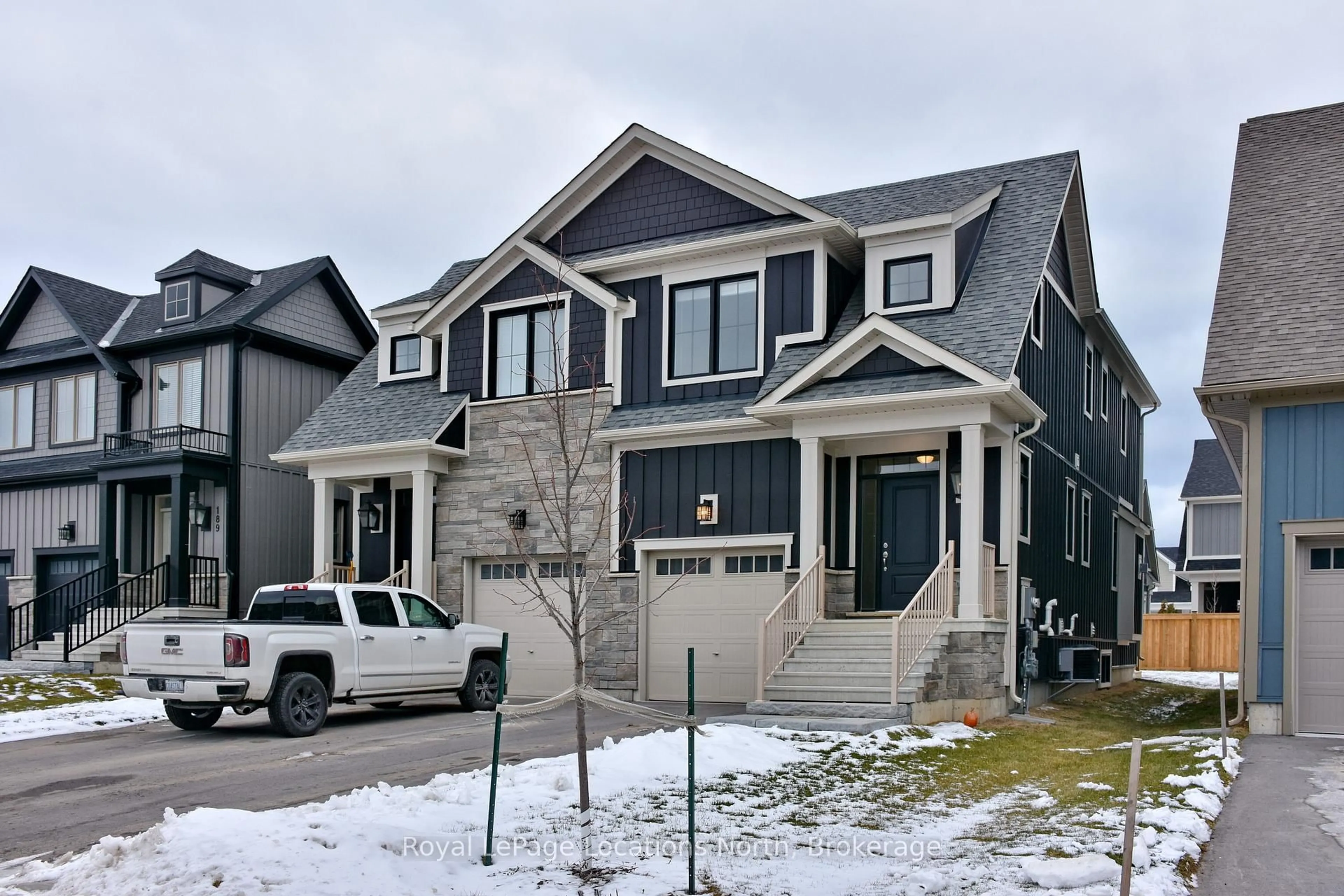 Home with vinyl exterior material, street for 185 Yellow Birch Cres, Blue Mountains Ontario L9Y 0Z3