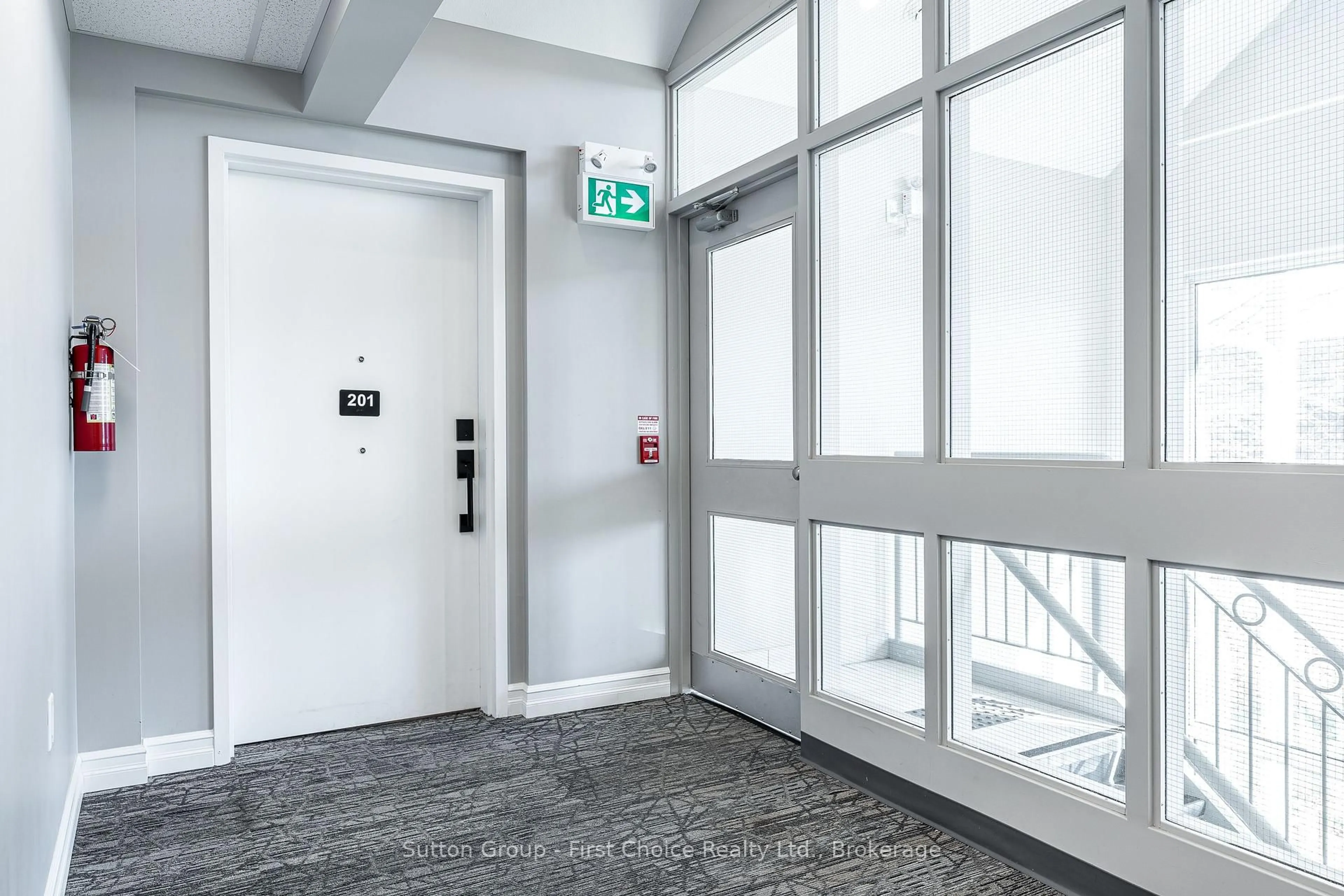 Indoor foyer for 100 Gordon St #201, Stratford Ontario N5A 7T8