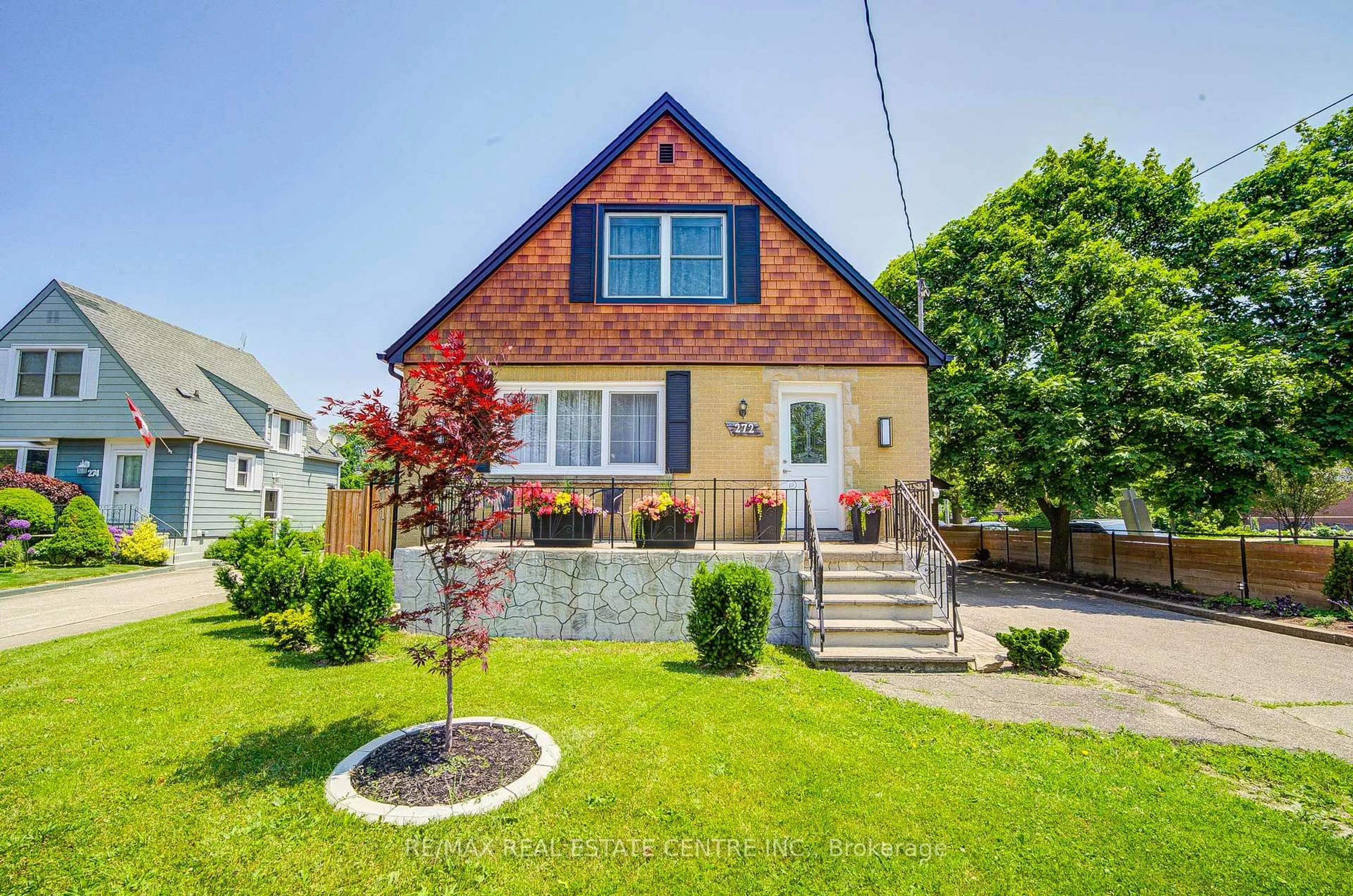 Home with brick exterior material, street for 272 Grantham Ave, St. Catharines Ontario L2M 4Z9