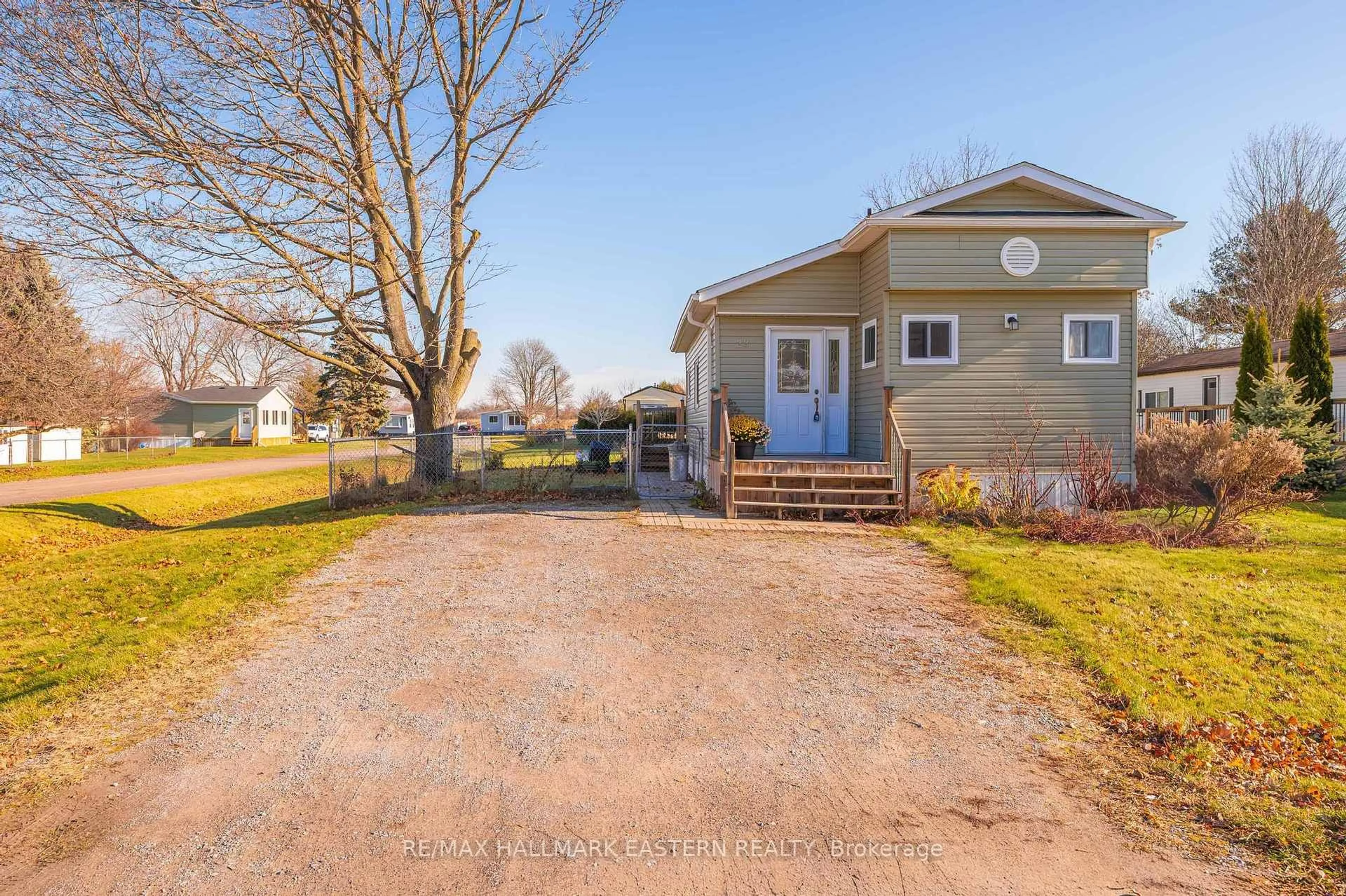 A pic from outside/outdoor area/front of a property/back of a property/a pic from drone, street for 23 Valleyview Dr, Hamilton Township Ontario K9A 0X1