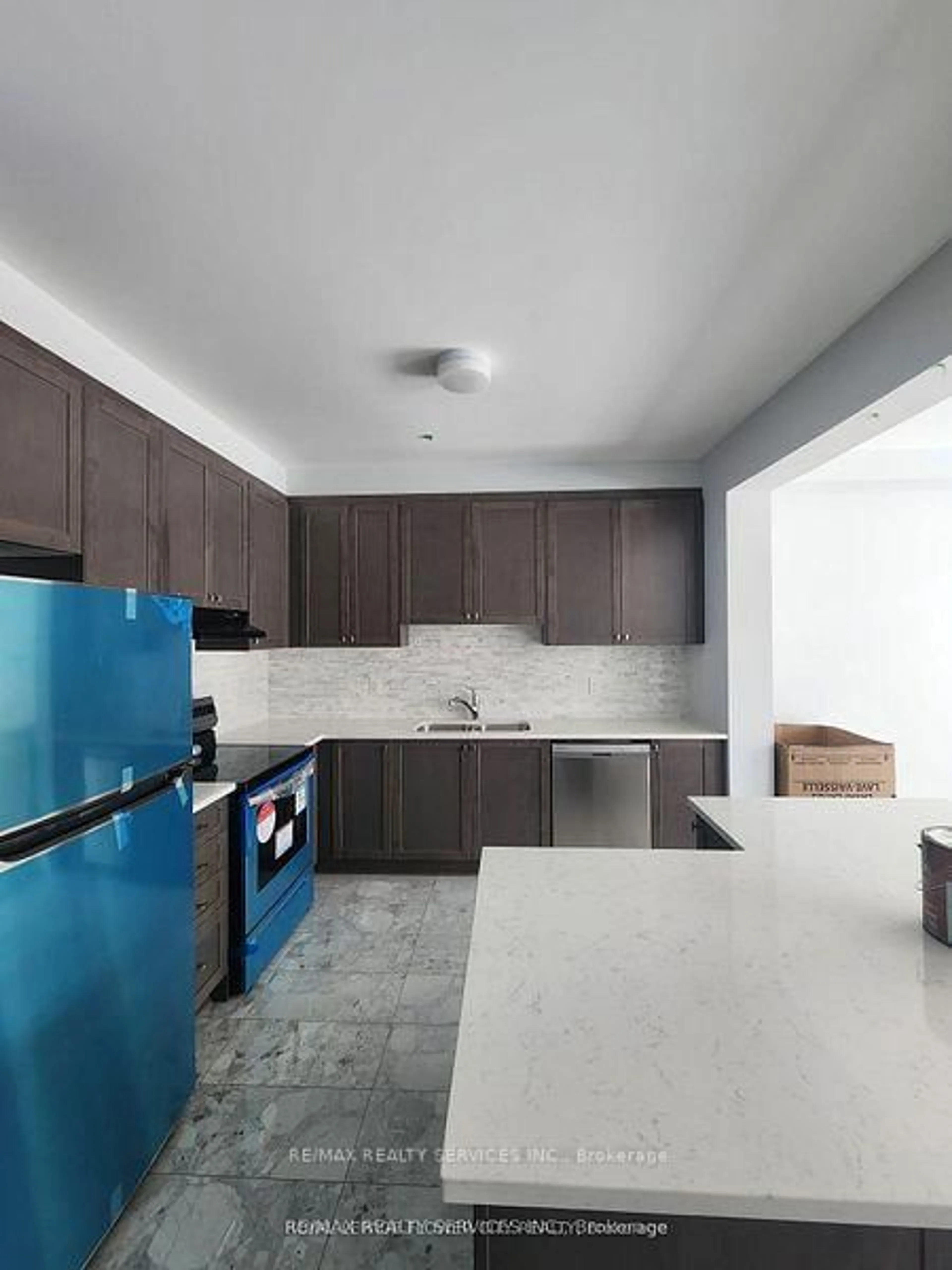 Standard kitchen, ceramic/tile floor for 726 Rouncey Rd, Ottawa Ontario K2S 1B6