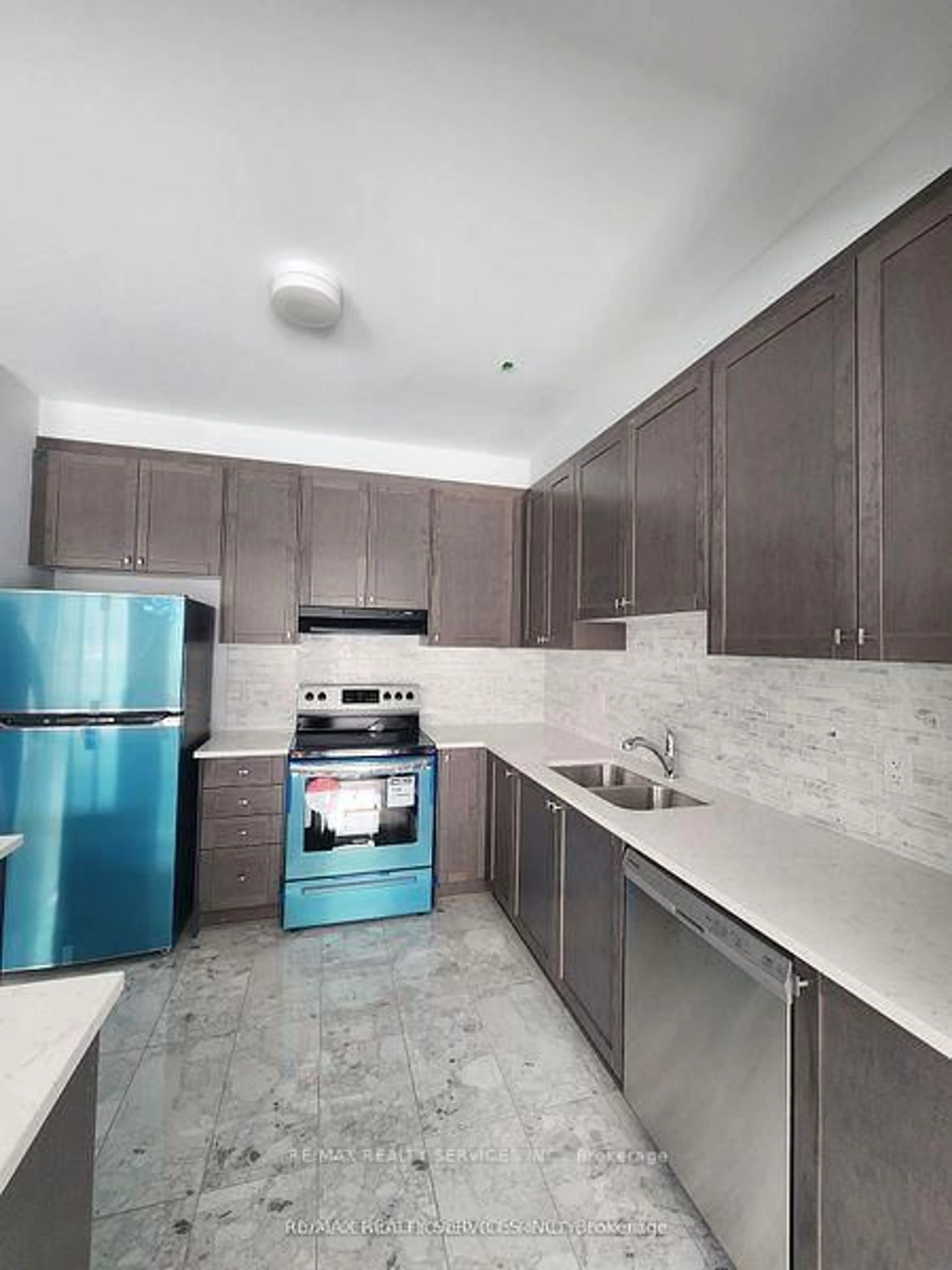 Standard kitchen, unknown for 726 Rouncey Rd, Ottawa Ontario K2S 1B6