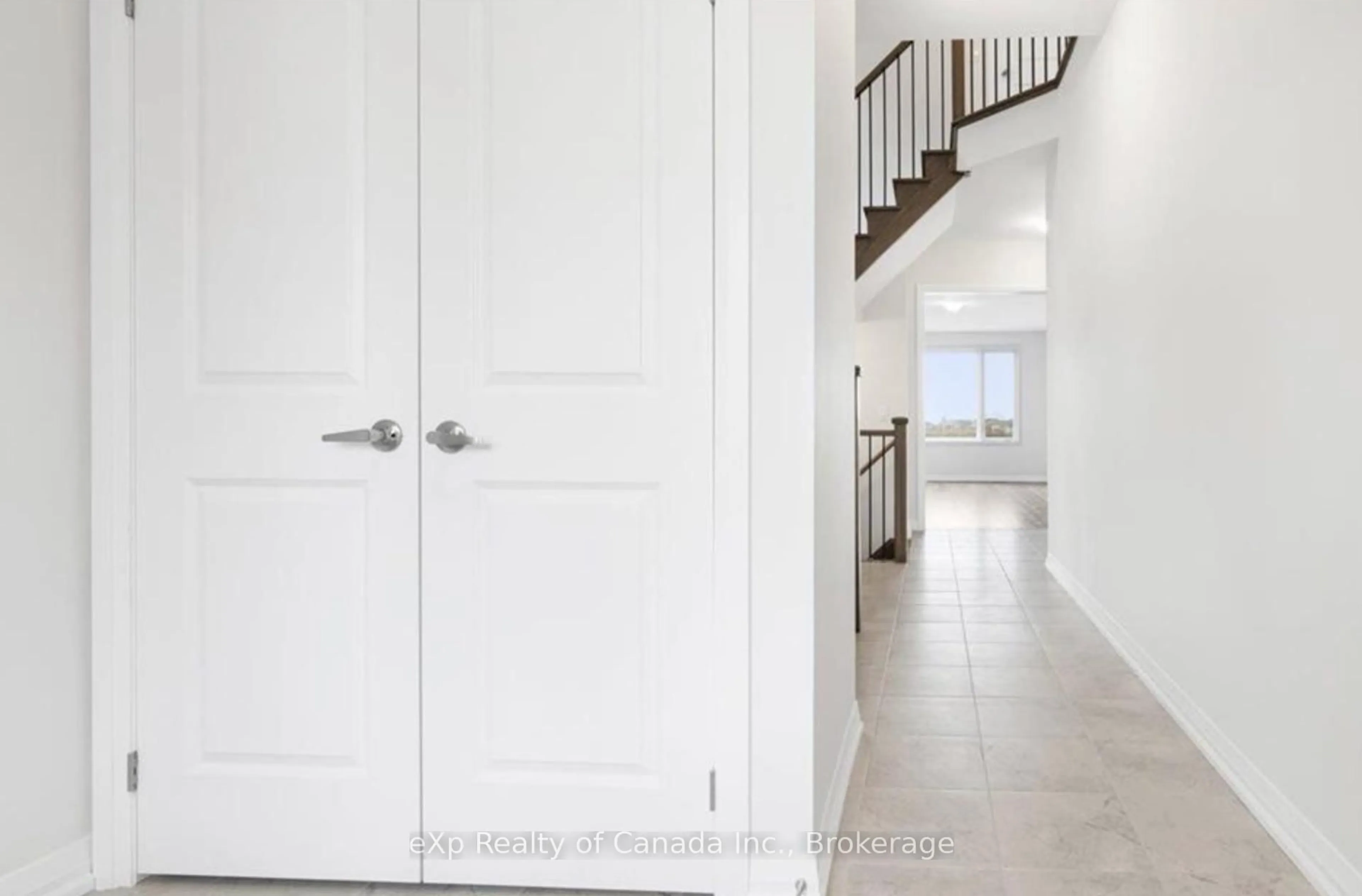 Indoor entryway for 763 Sobeski Ave, Woodstock Ontario N4S 7W2