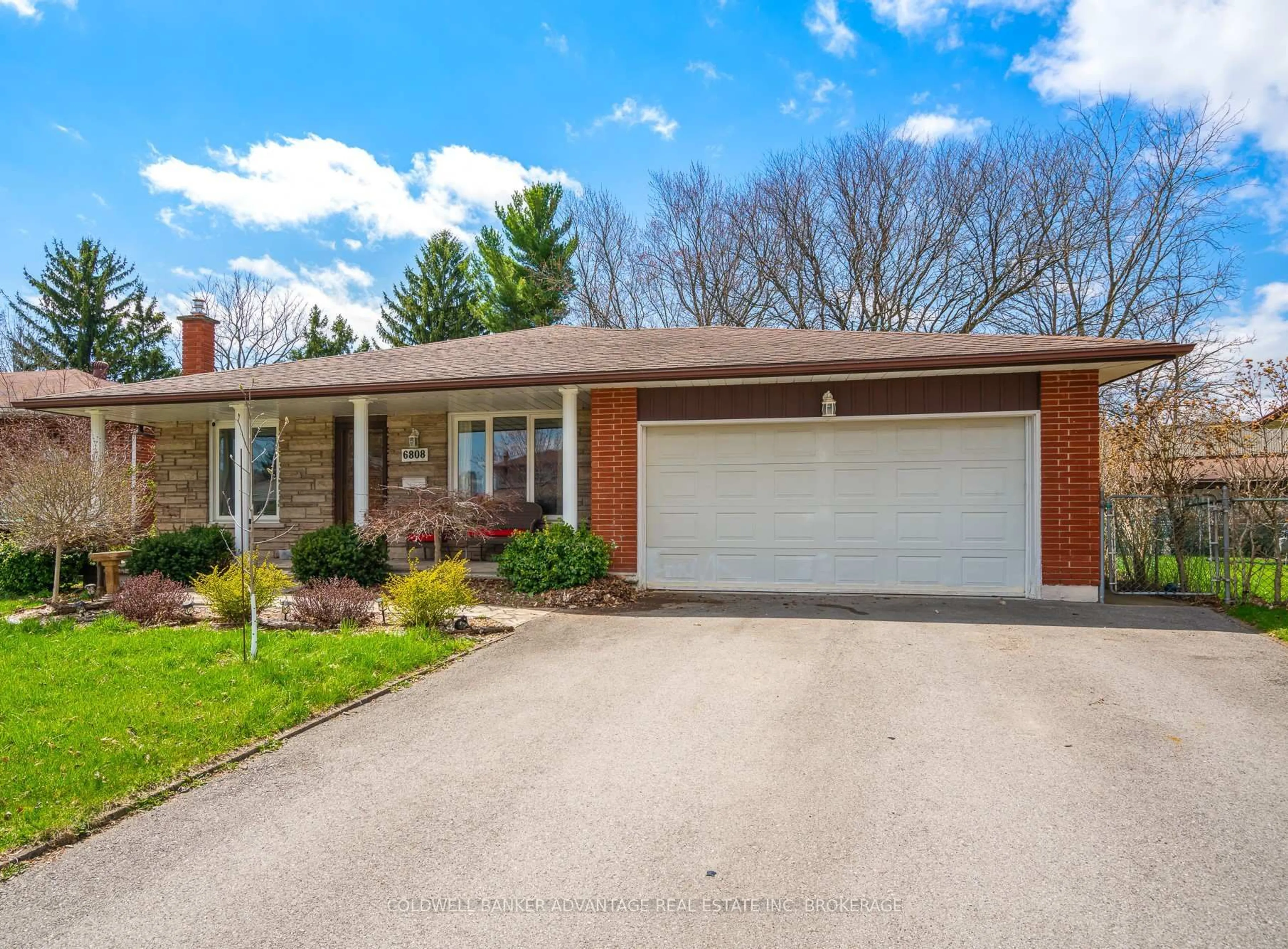 Home with brick exterior material, street for 6808 Corwin Cres, Niagara Falls Ontario L2G 2M7
