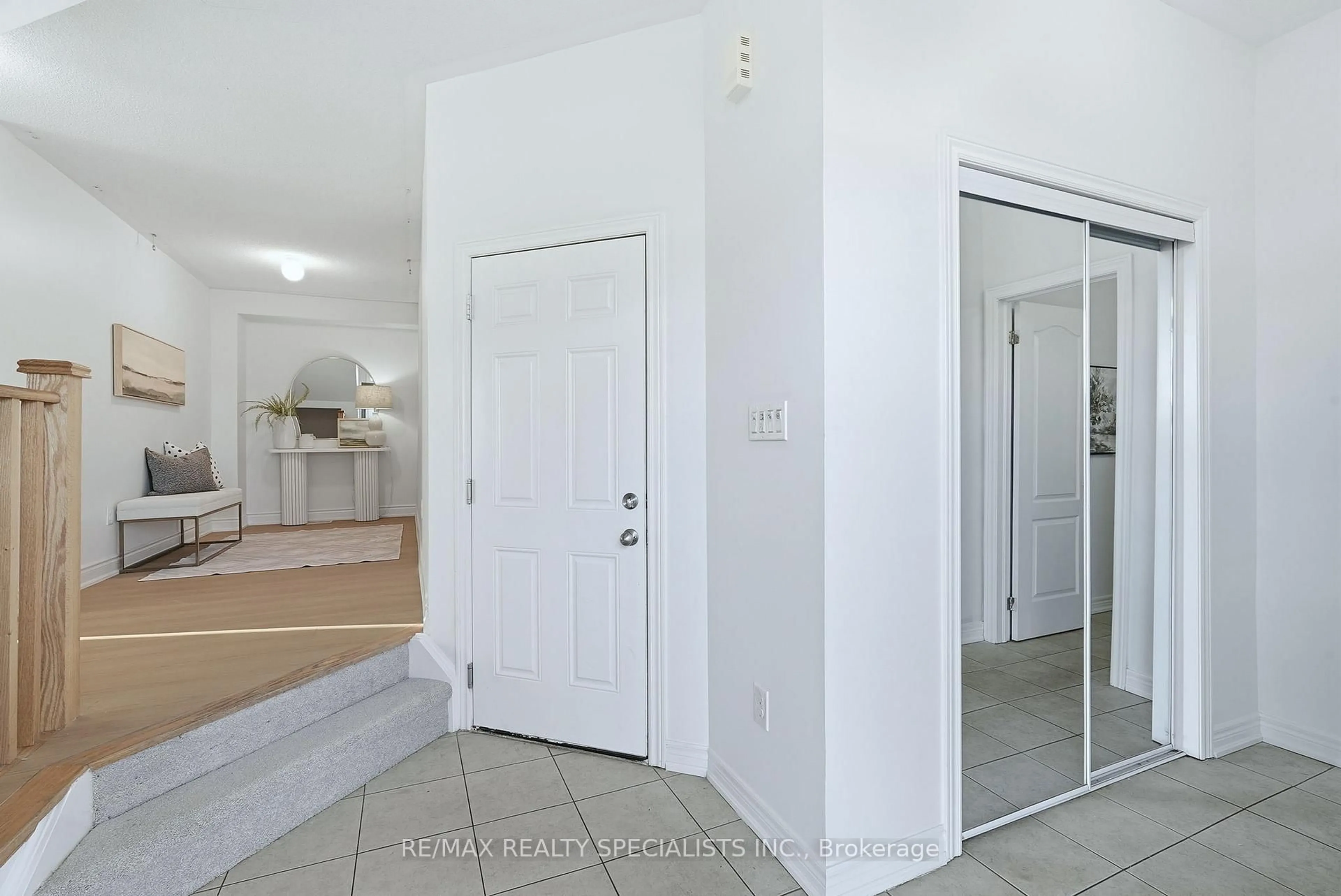 Indoor entryway for 500 Krotz St, North Perth Ontario N4W 0J4