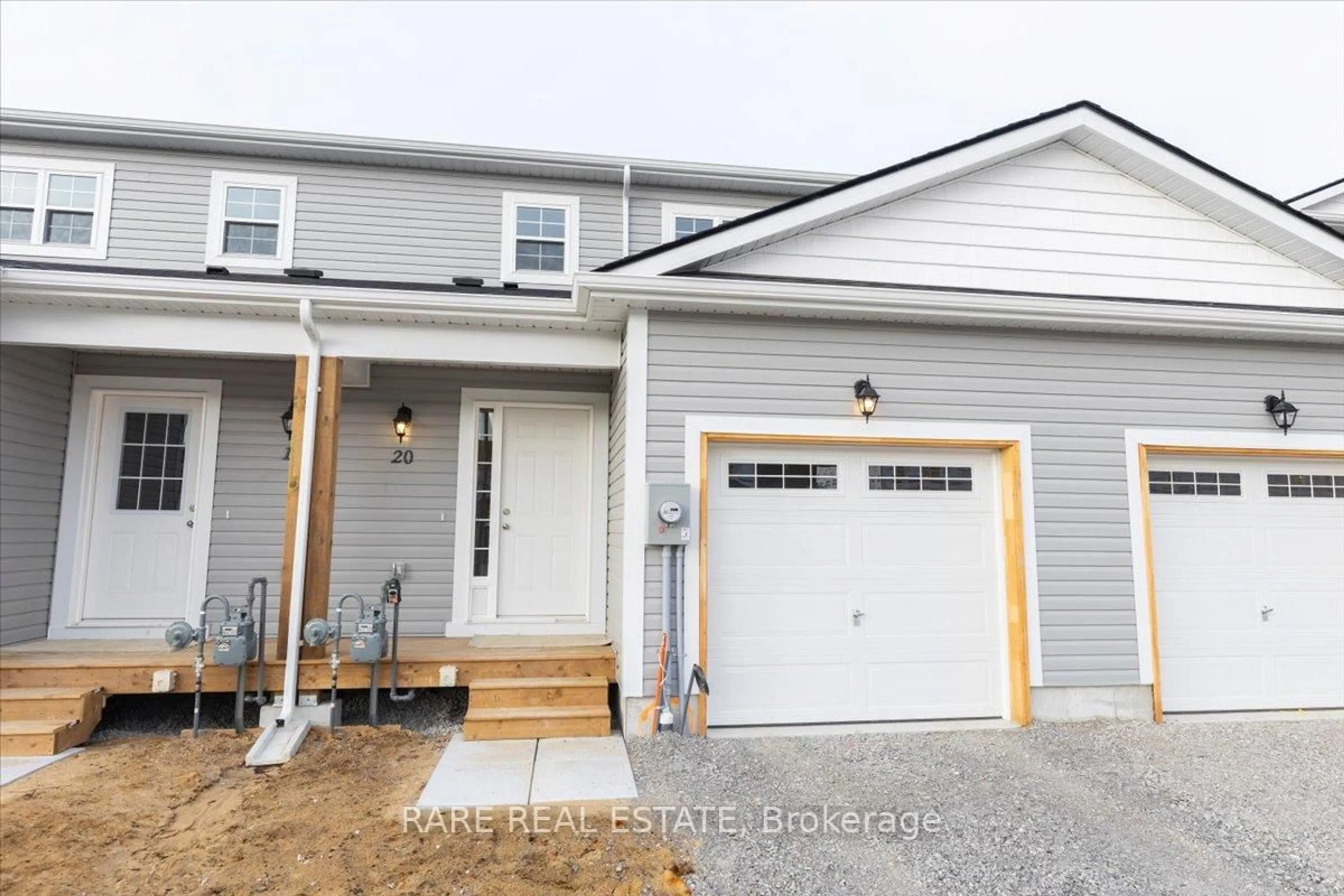 Home with vinyl exterior material, street for 20 Mcconnell Cres, Bracebridge Ontario P1L 0N7