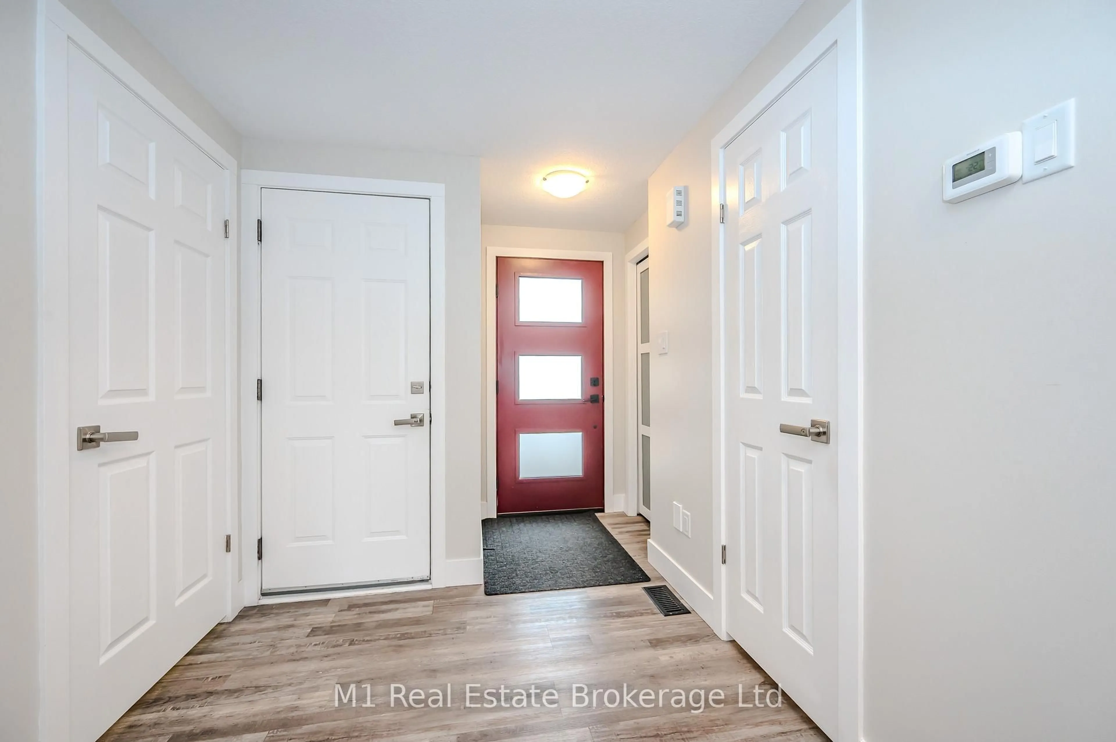 Indoor entryway for 155 Stephanie Dr, Guelph Ontario N1K 1X7