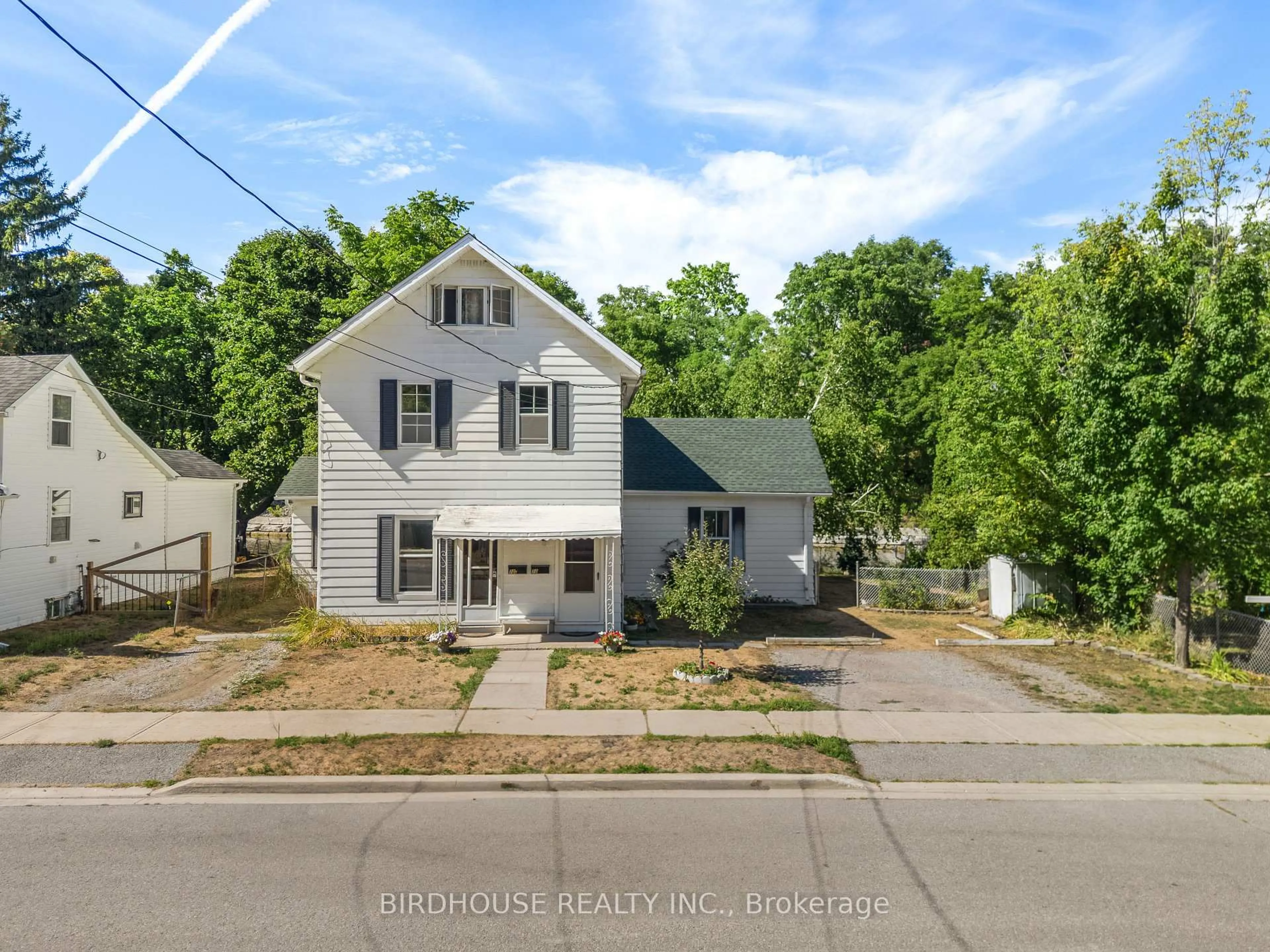 A pic from outside/outdoor area/front of a property/back of a property/a pic from drone, street for 70 Ridout St, Kawartha Lakes Ontario K9V 2B8