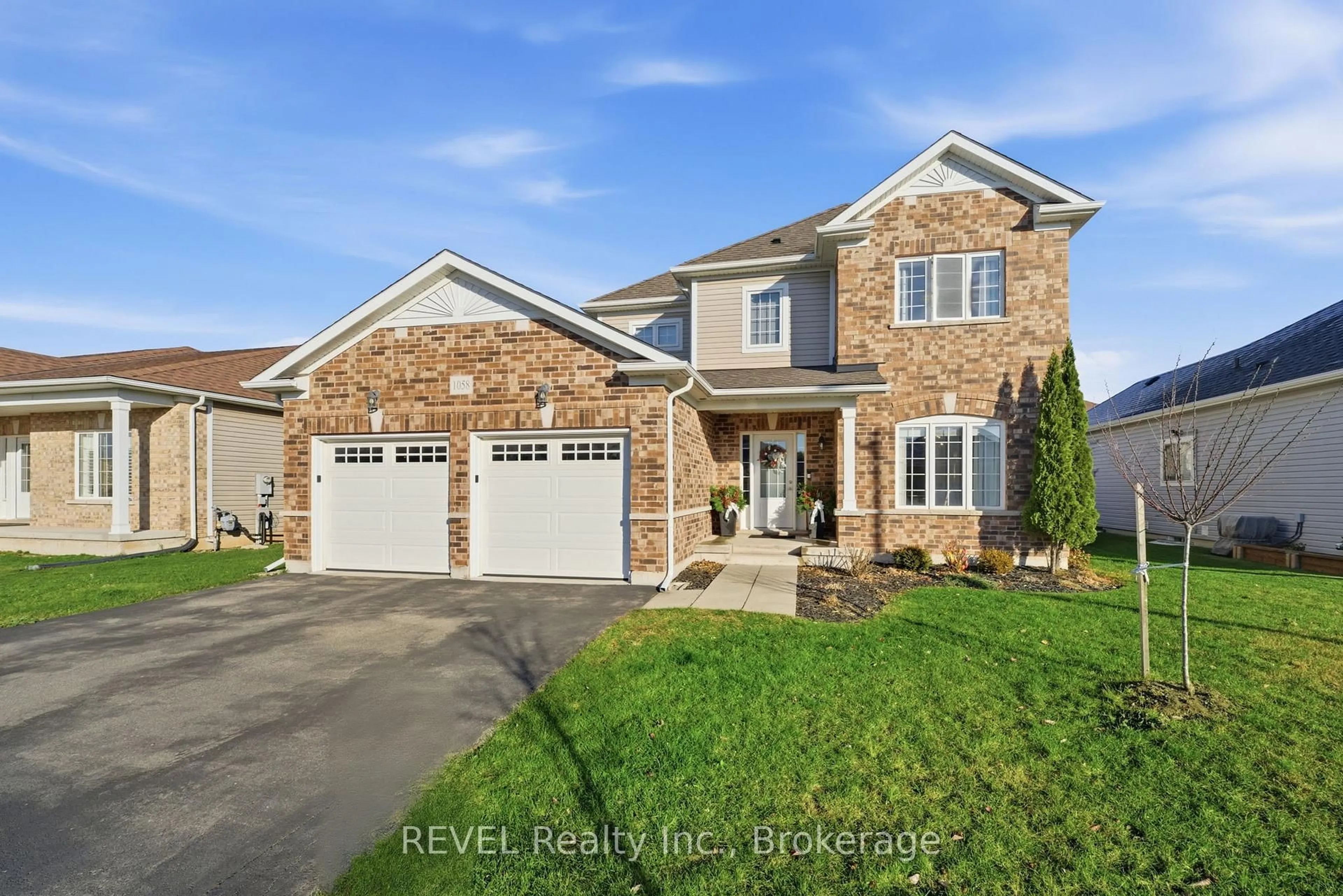 Home with brick exterior material, street for 1058 Meadowood St, Fort Erie Ontario L2A 0B9