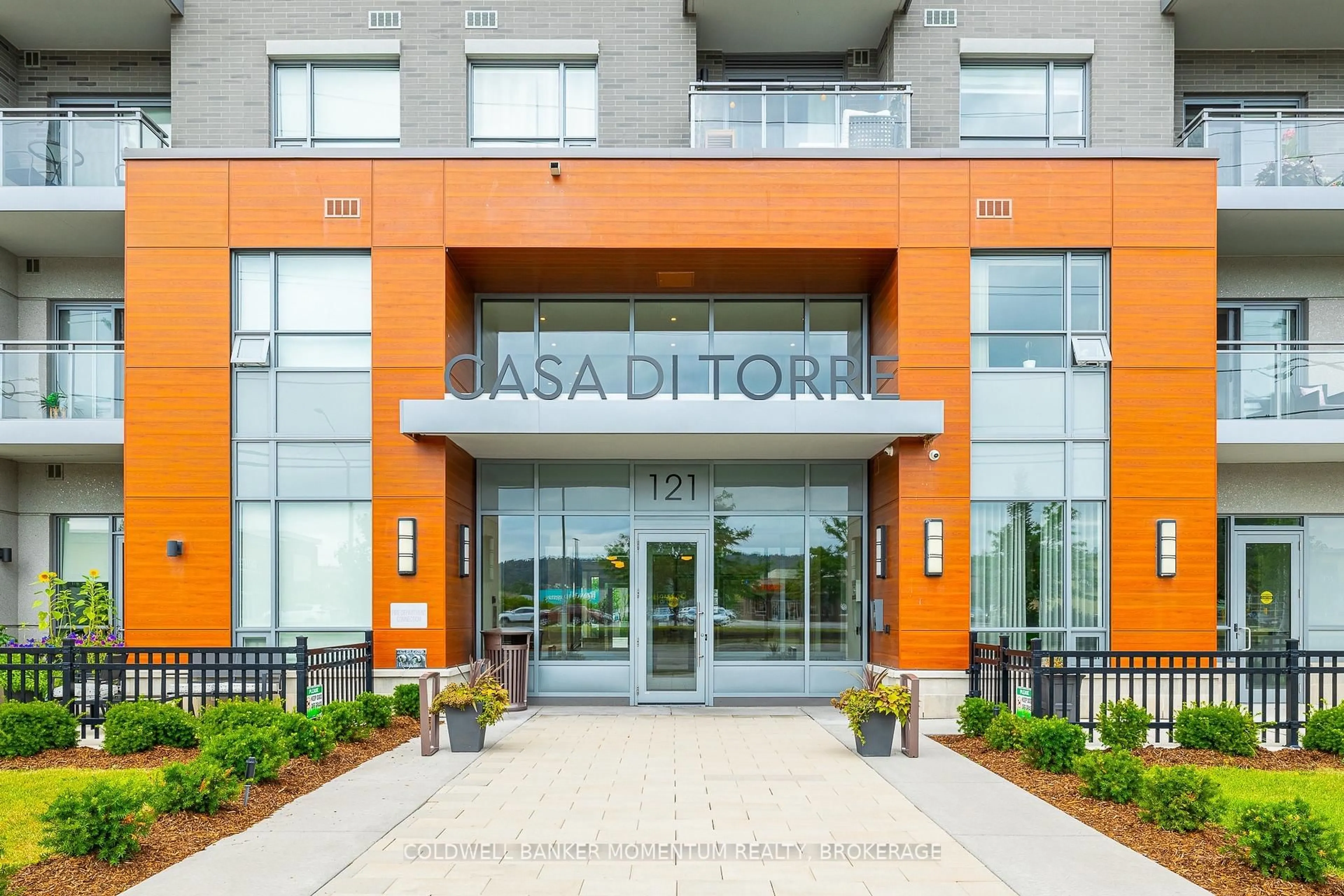 Indoor foyer for 121 Highway 8 #416, Hamilton Ontario L8G 0A3