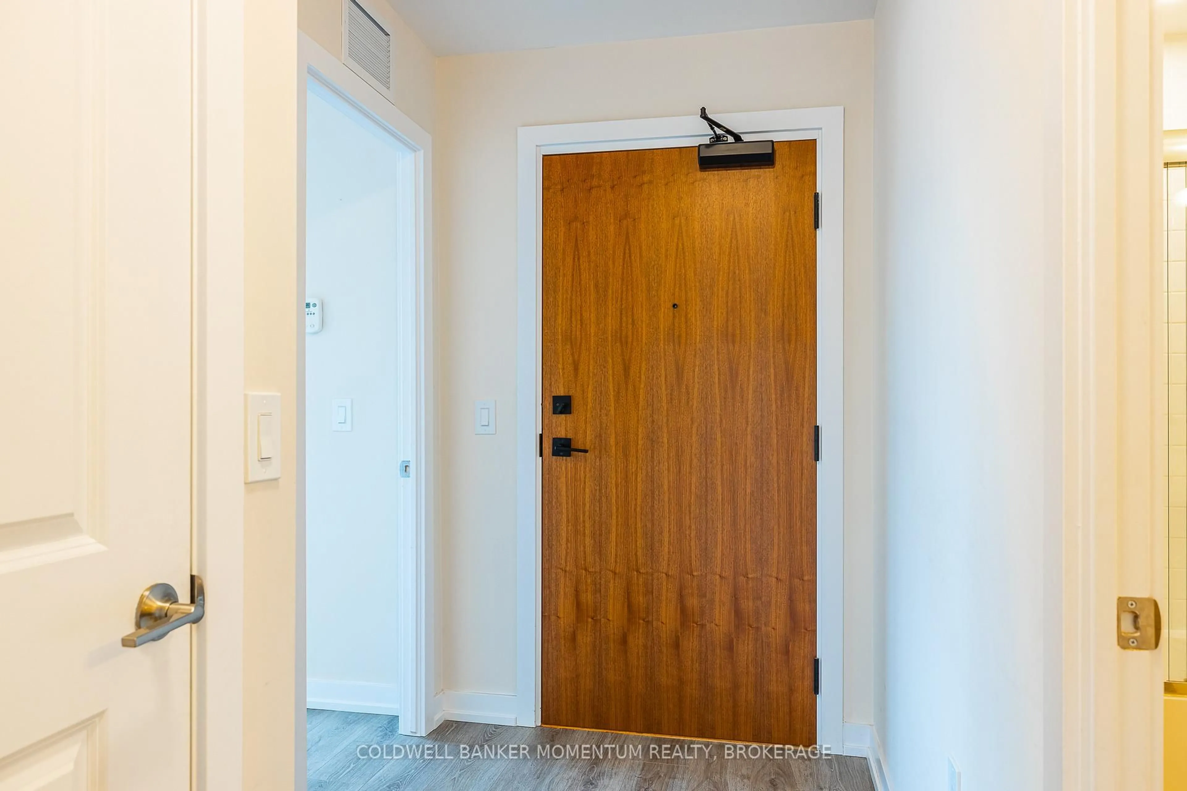 Indoor entryway for 121 Highway 8 #416, Hamilton Ontario L8G 0A3