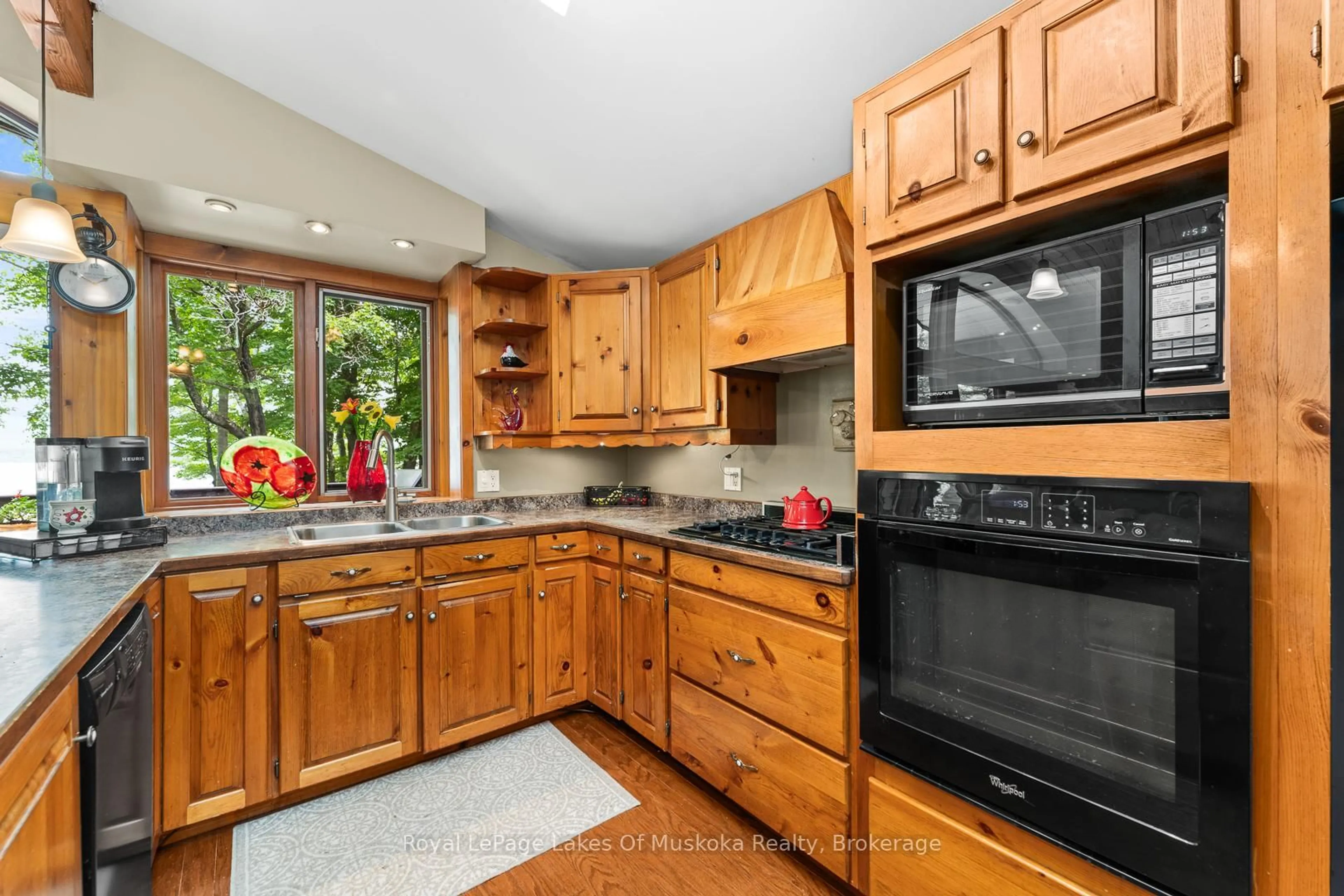 Standard kitchen, ceramic/tile floor for 168 Lakeshore Rd, Burk's Falls Ontario P0A 1C0