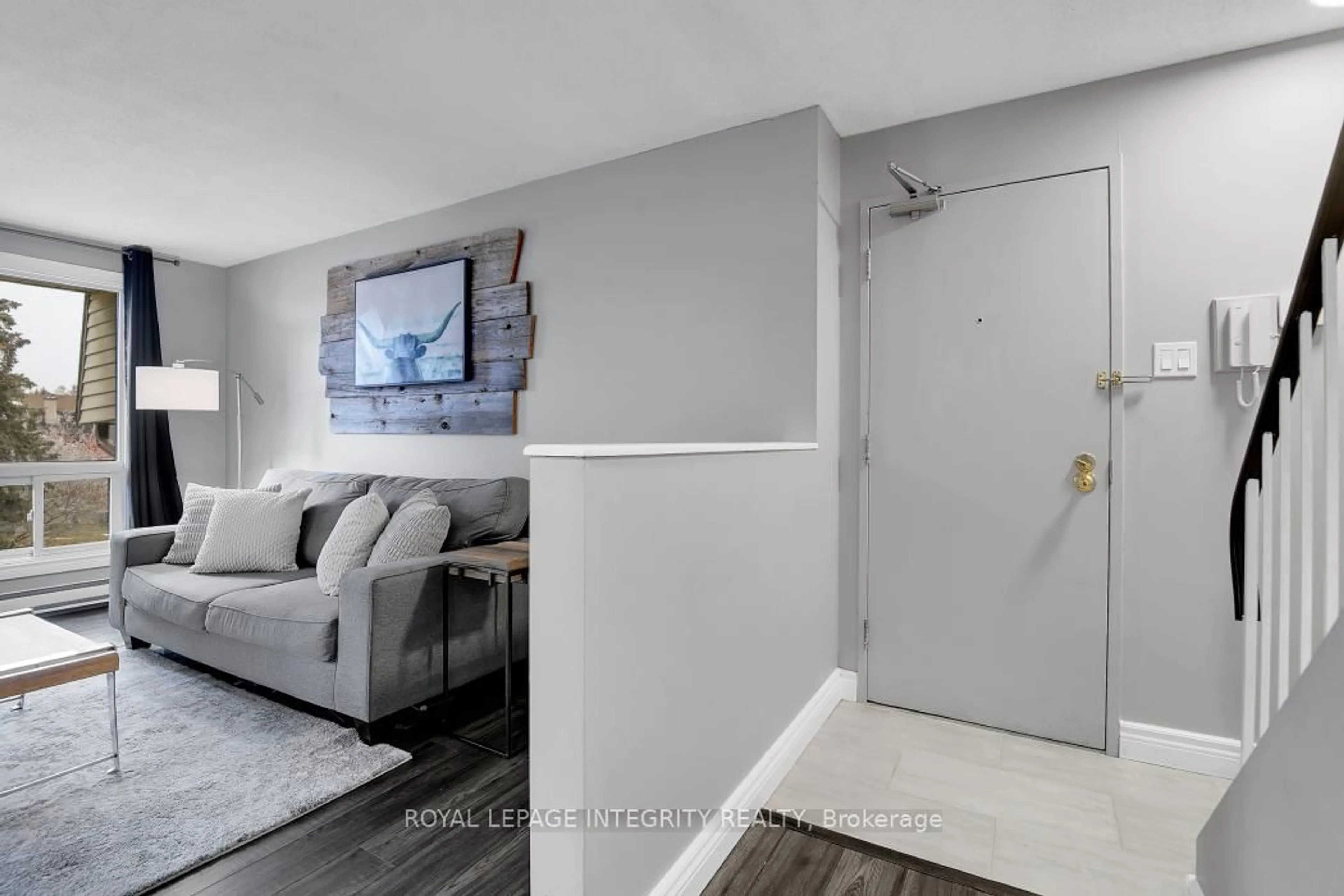 Indoor entryway for 20 Sweetbriar Circ ##6, Ottawa Ontario K2J 2K4