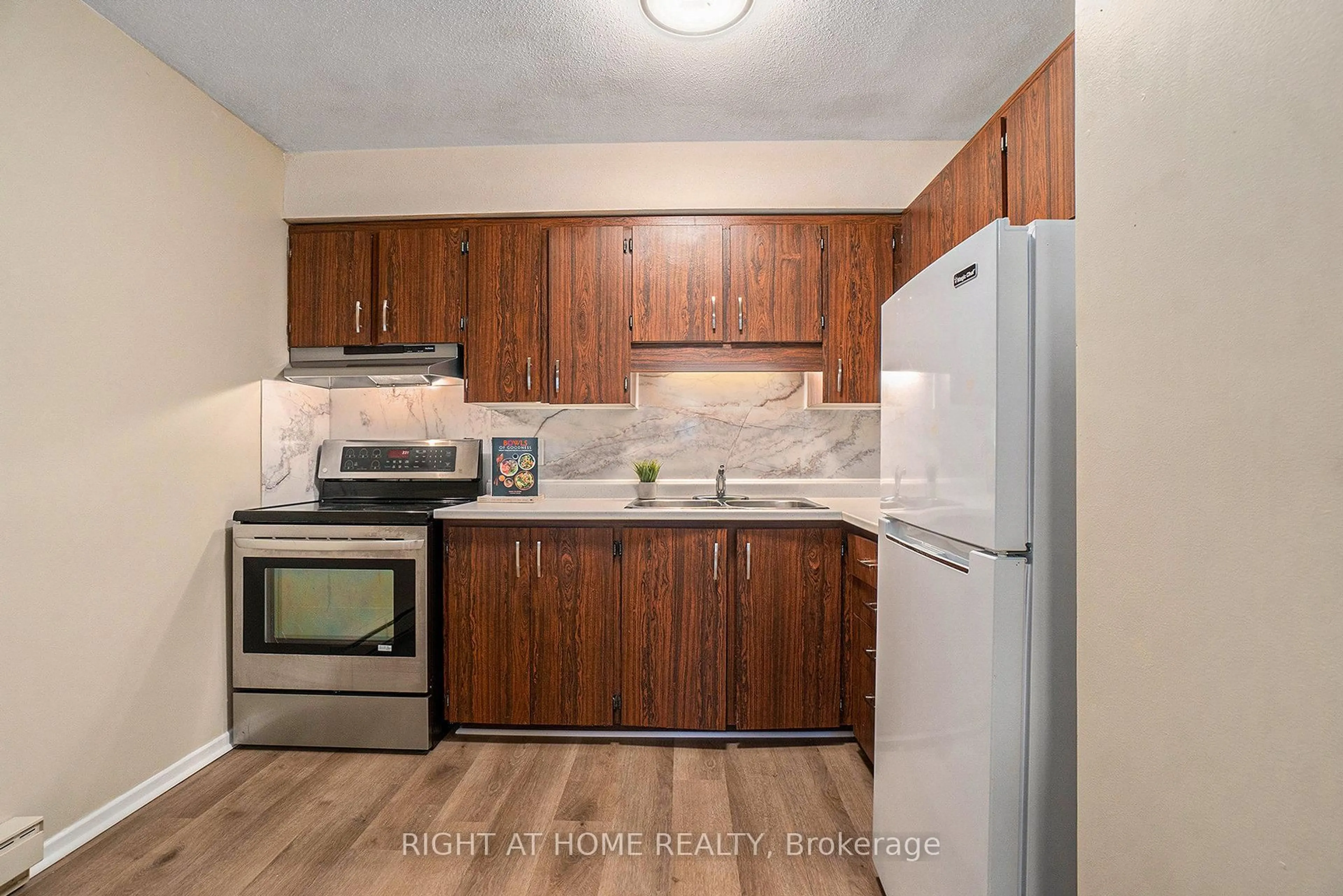 Standard kitchen, wood/laminate floor for 2939 Fairlea Cres #59, Ottawa Ontario K1V 9A5